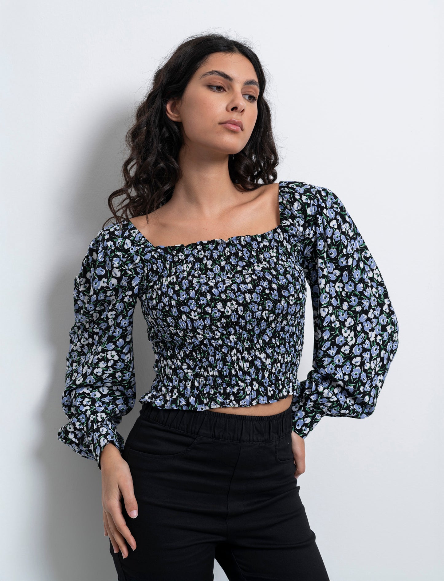Woman's long sleeve ruffled blouse - 