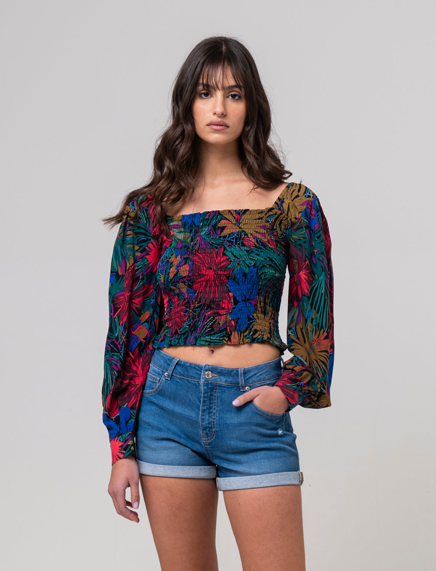 Woman's long sleeve ruffled blouse - 
