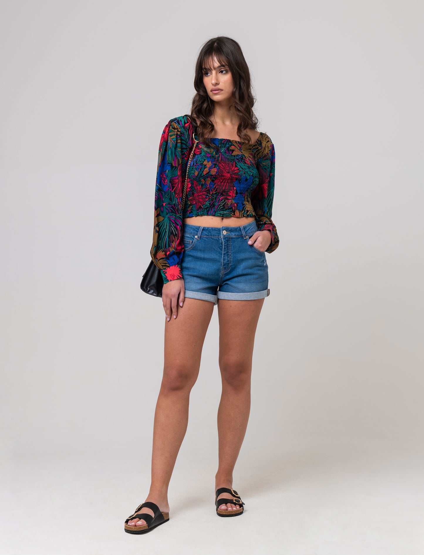 Woman's long sleeve ruffled blouse - 