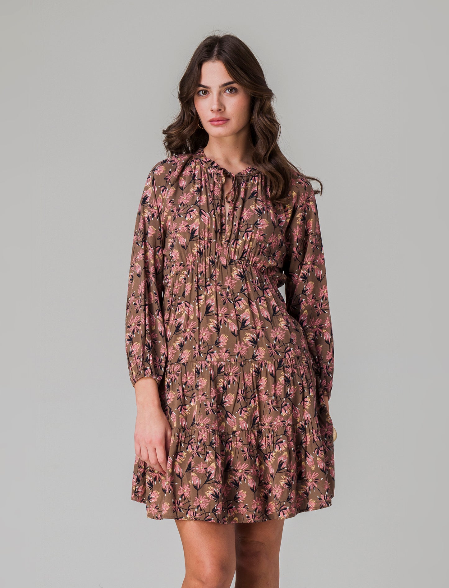 Vestito con collo alla coreana da donna - var 1