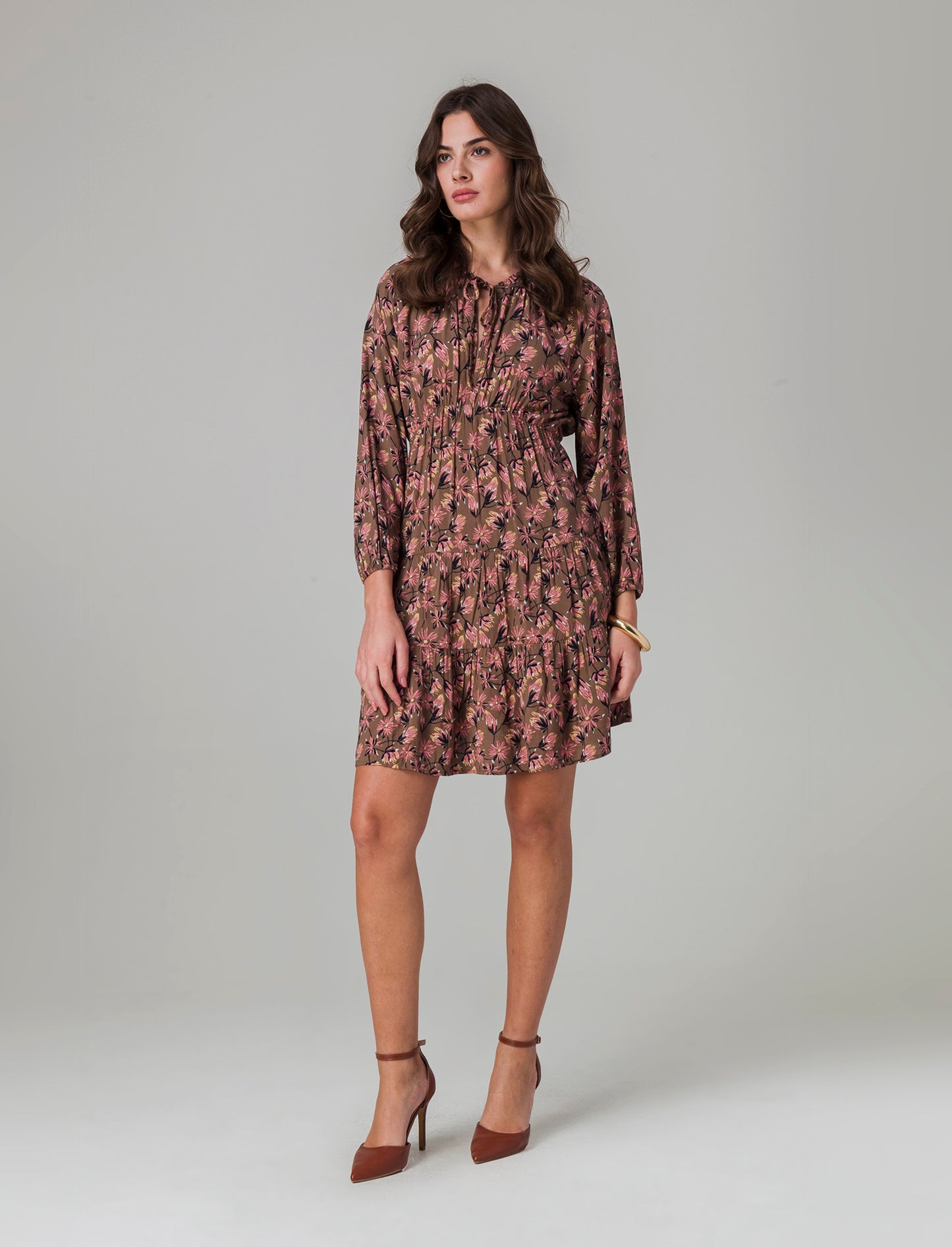 Vestito con collo alla coreana da donna - var 1