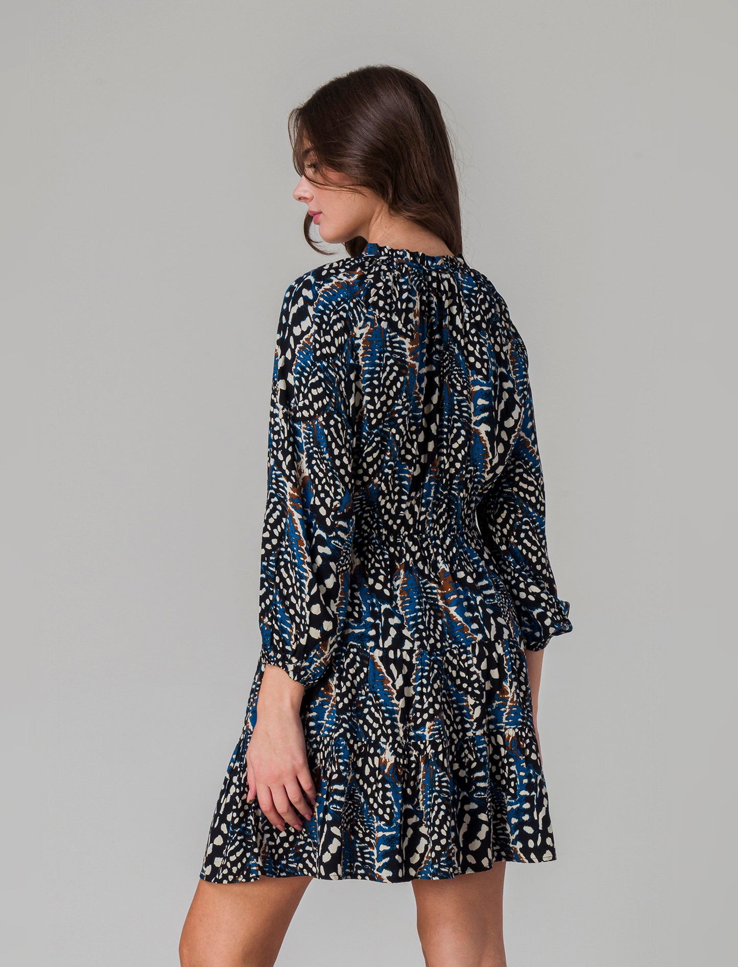Vestito con collo alla coreana da donna - var 2