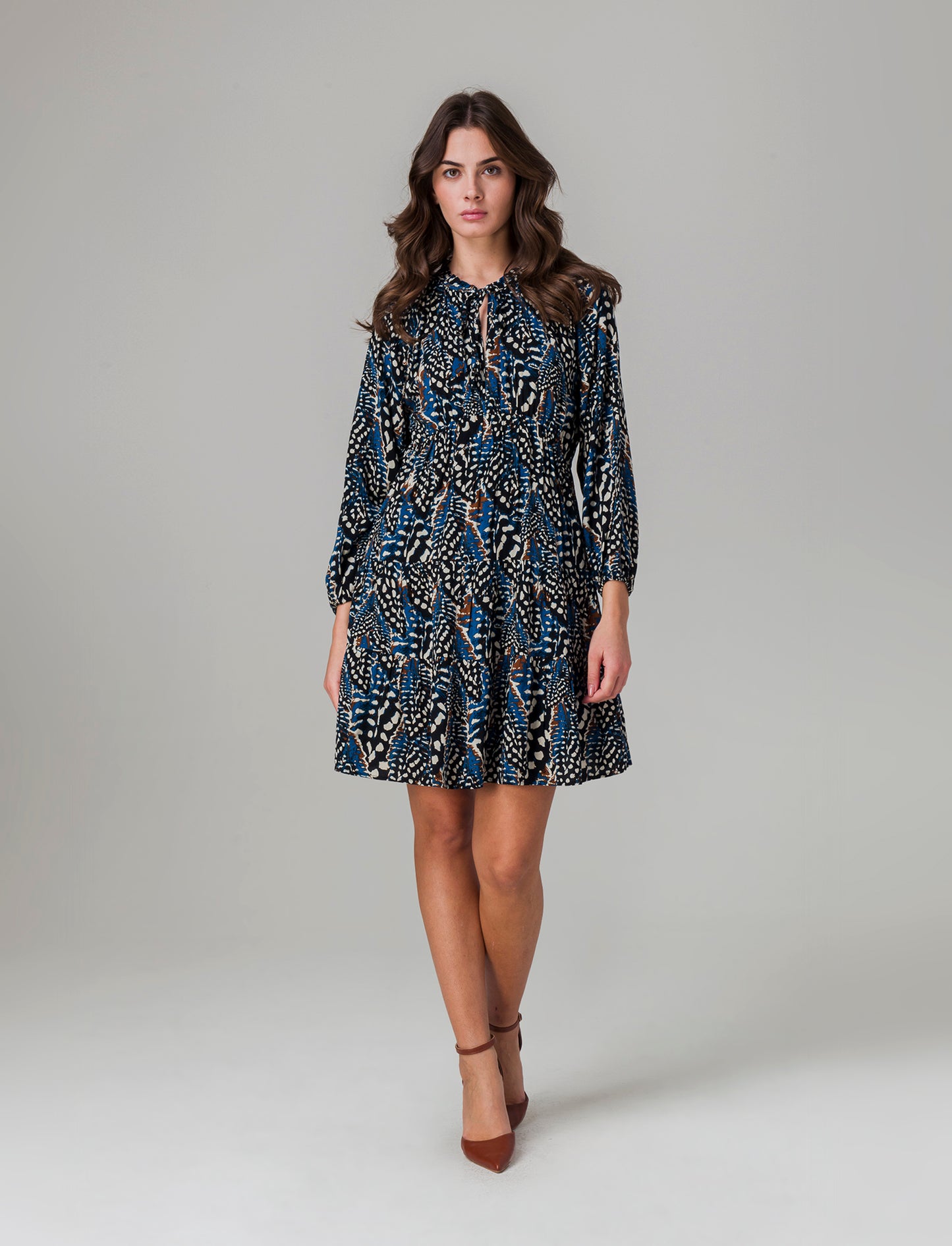 Vestito con collo alla coreana da donna - var 2