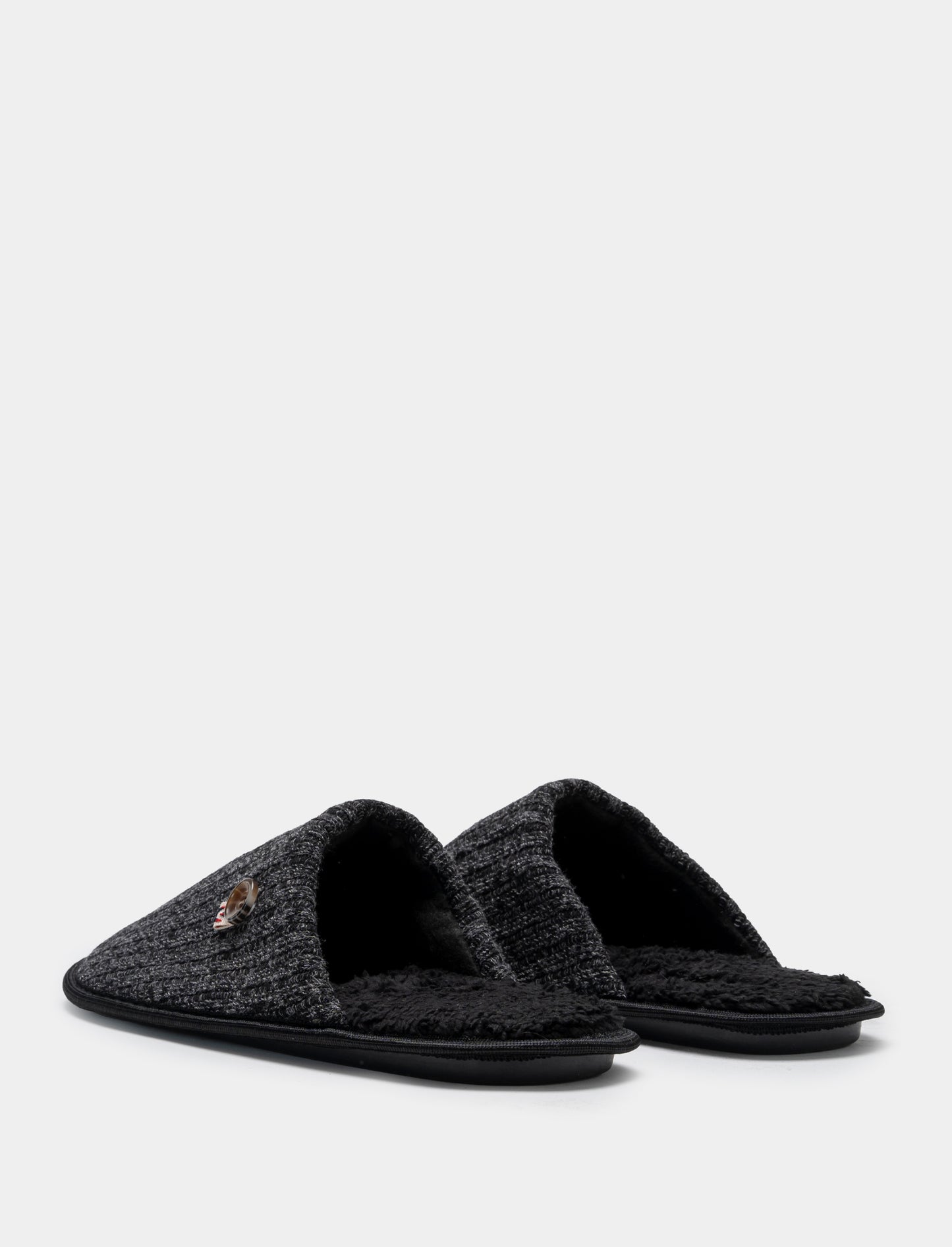 Pantofola in tessuto, in due varianti colore. - Nero