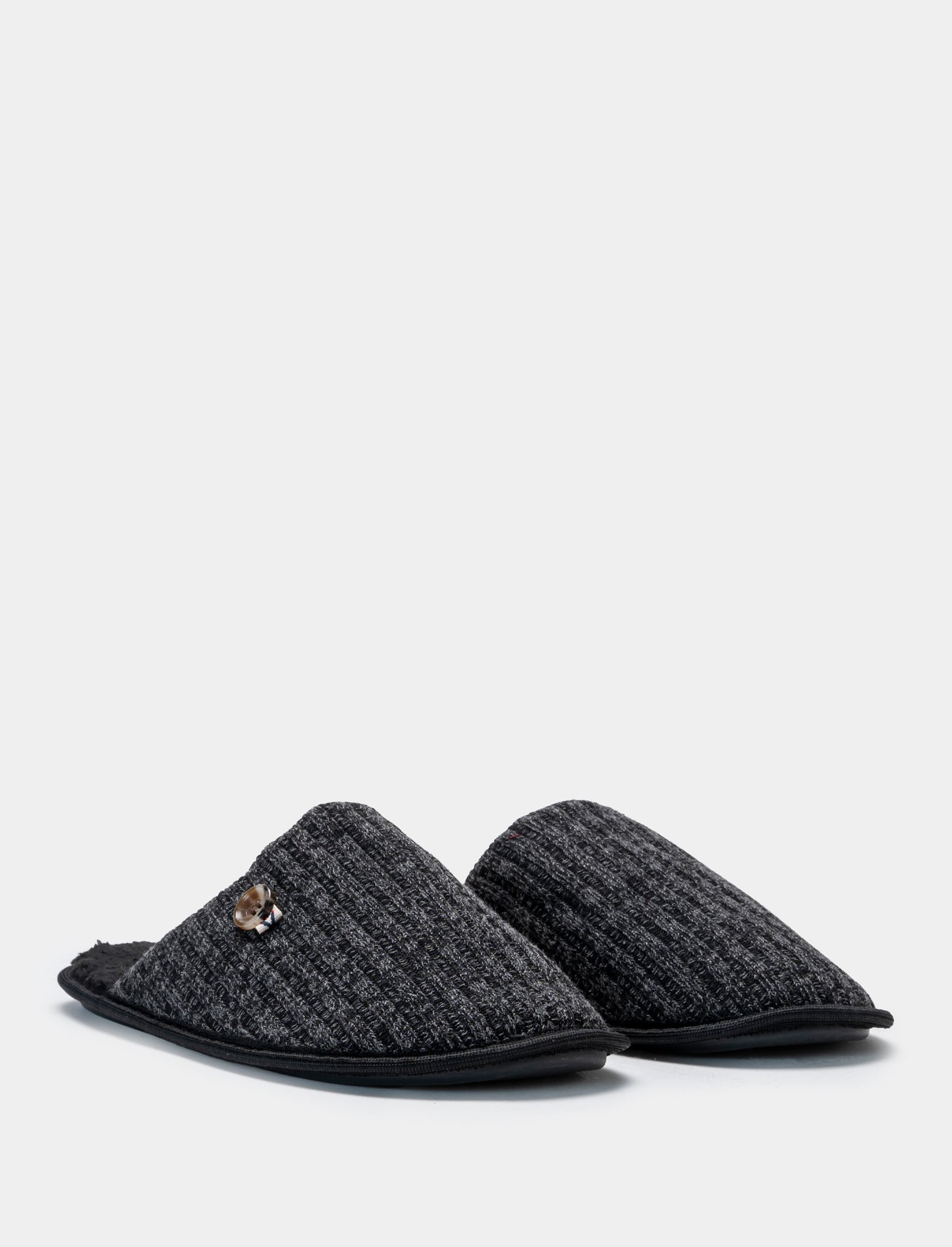 Pantofola in tessuto, in due varianti colore. - Nero