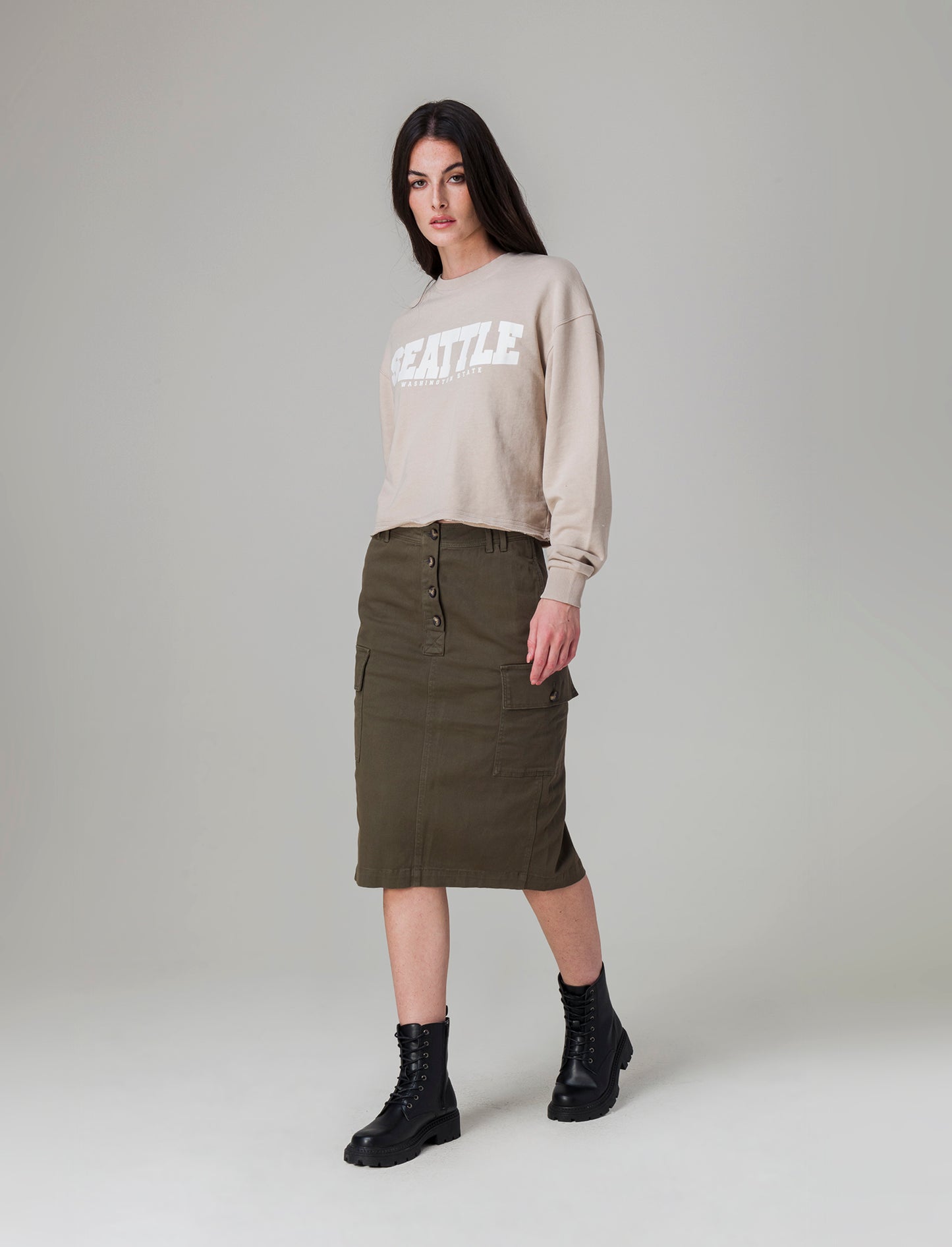 Woman's long midi skirt with pockets - Green