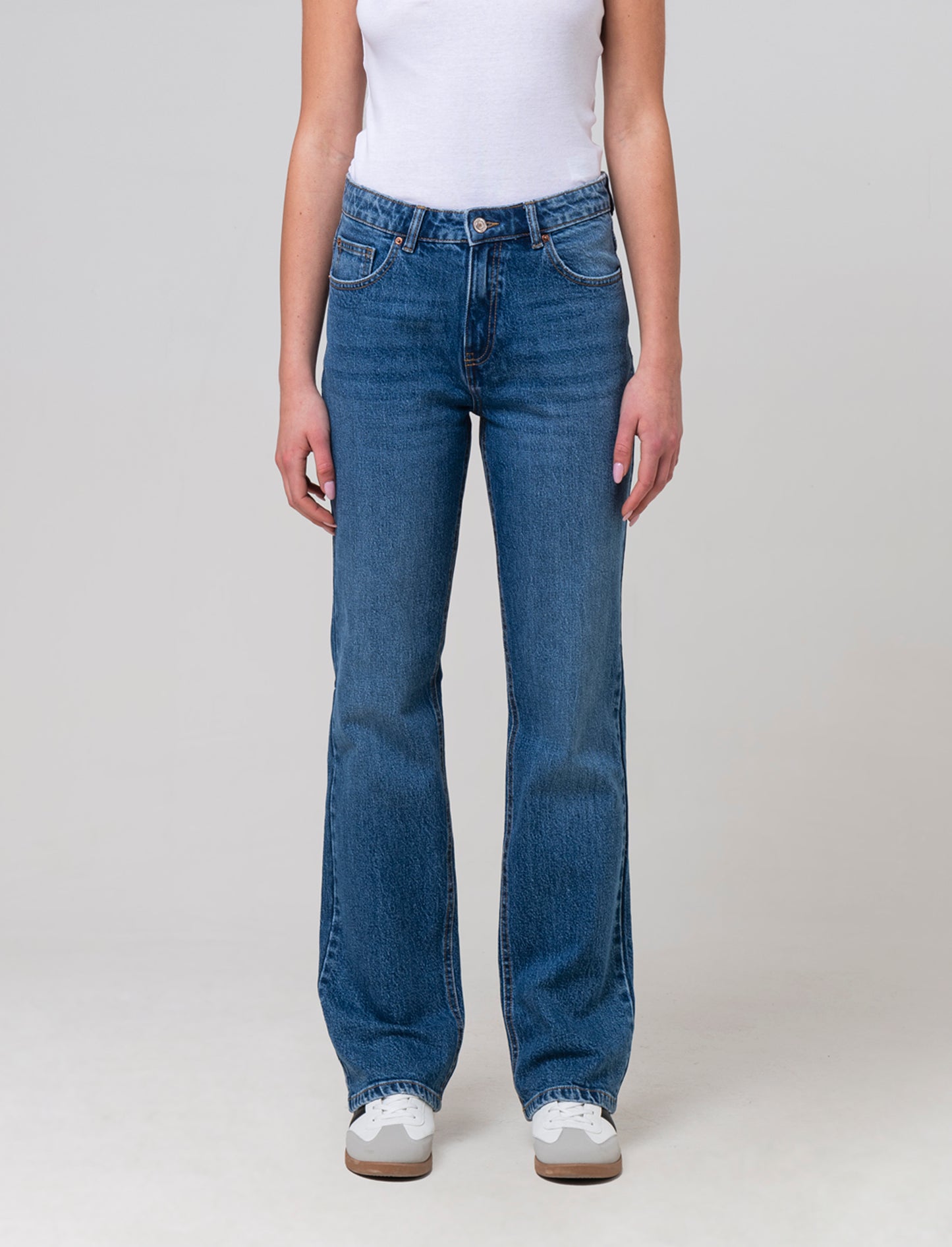 Woman's straight leg jeans for every occasion - Blue