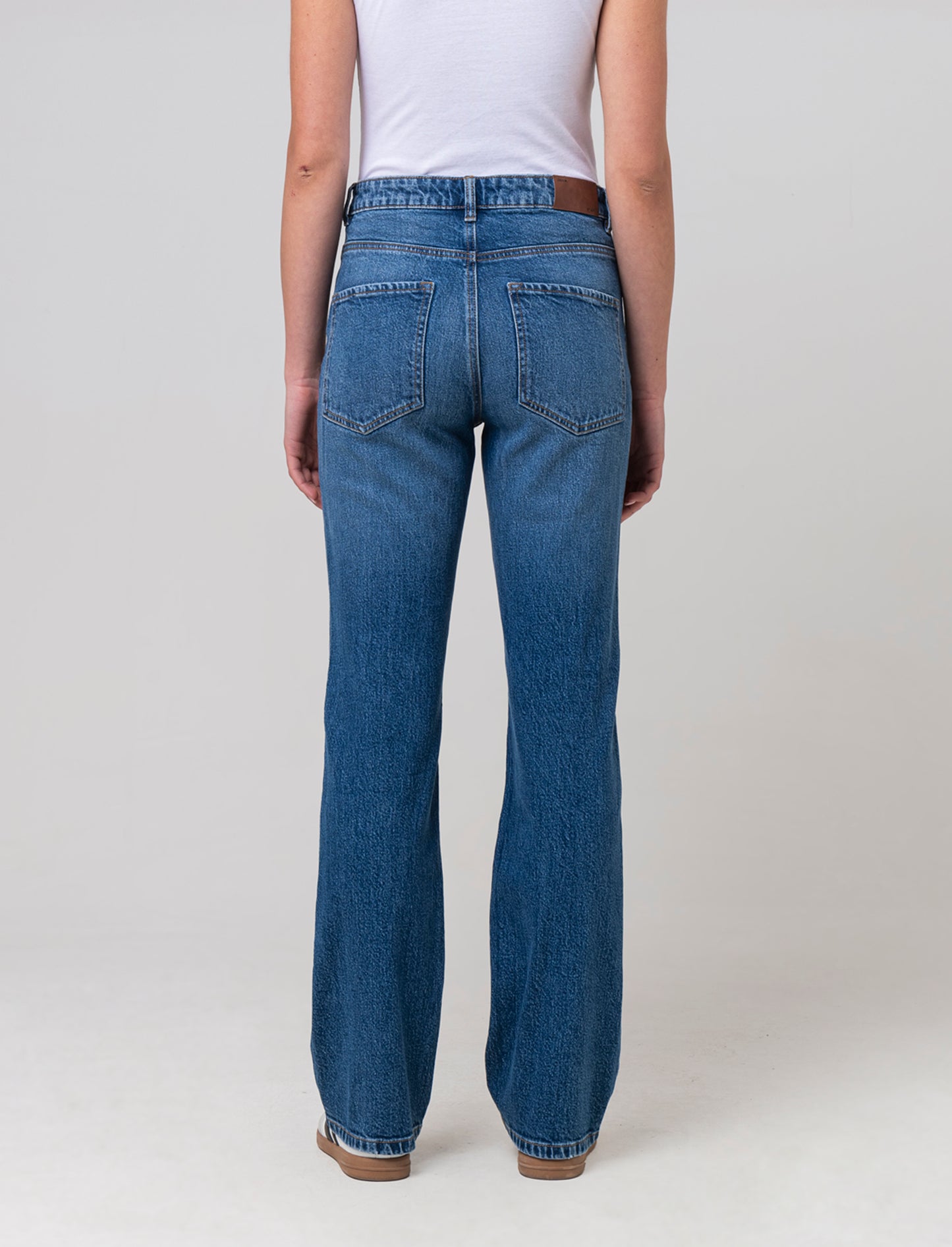 Woman's straight leg jeans for every occasion - Blue