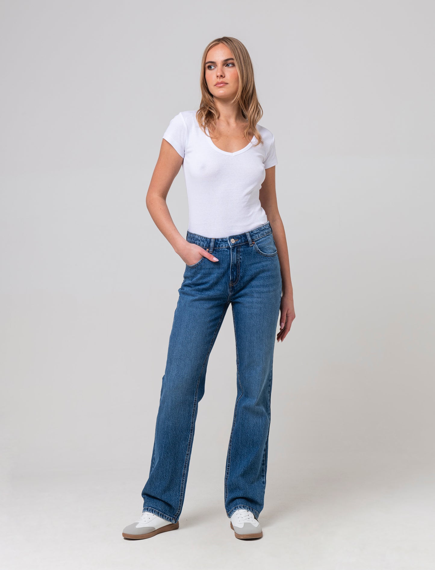 Woman's straight leg jeans for every occasion - Blue