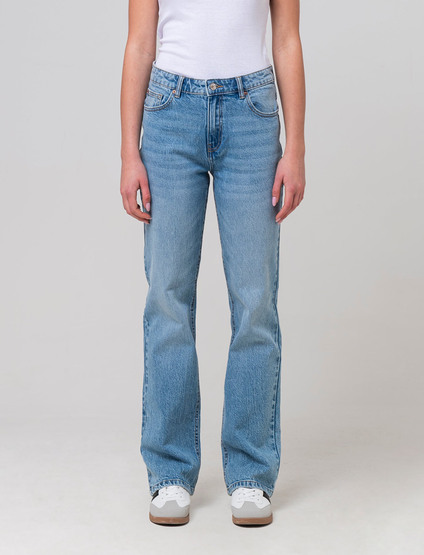 Woman's straight leg jeans for every occasion - Blue