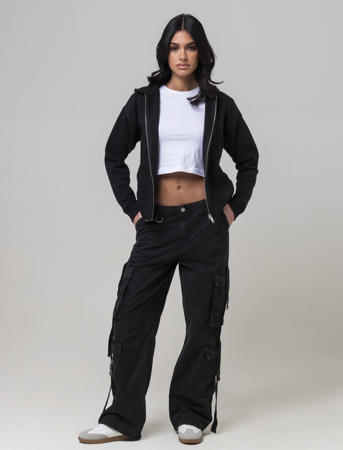 Woman's cargo pants with laces - Black