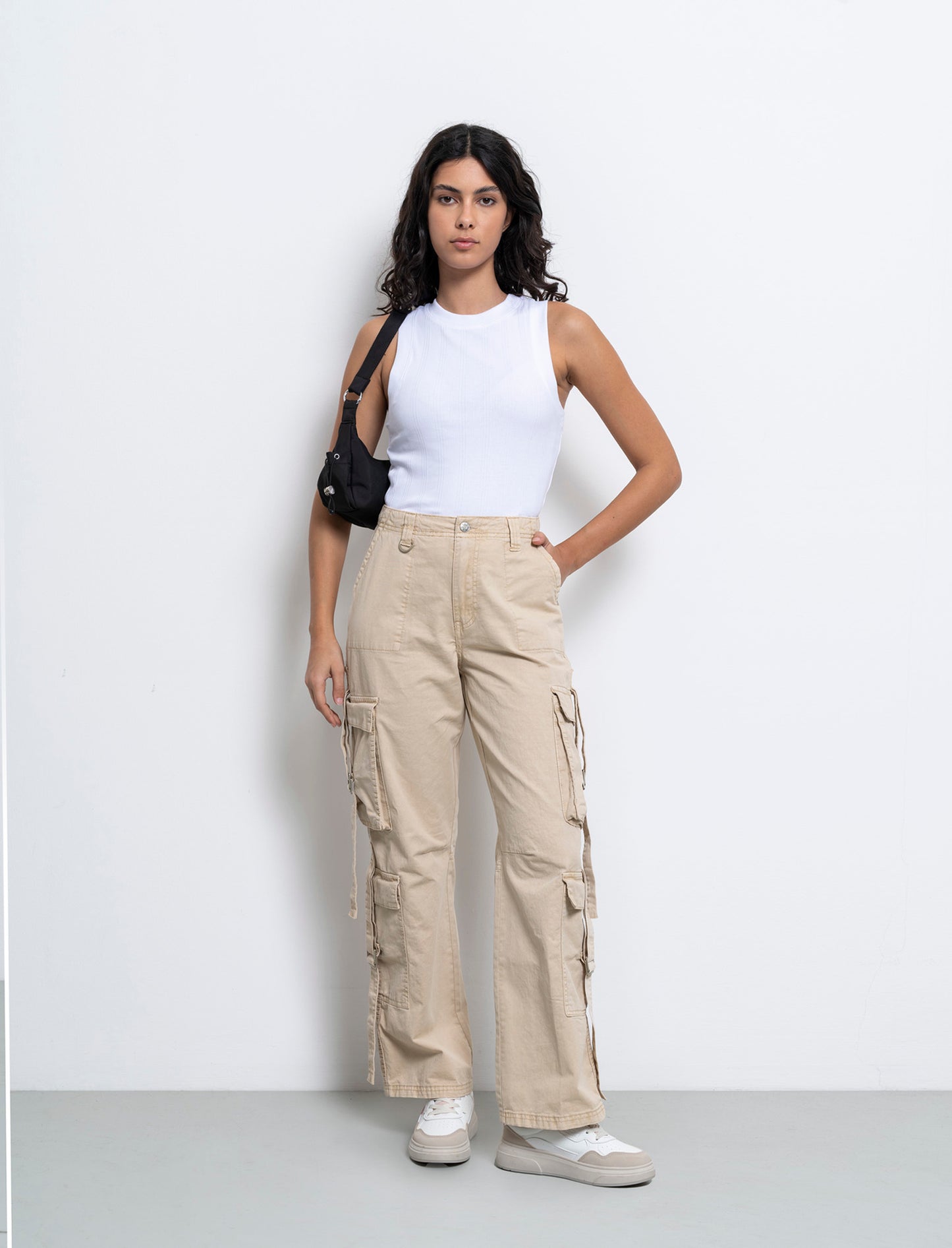 Woman's cargo pants with laces - Beige