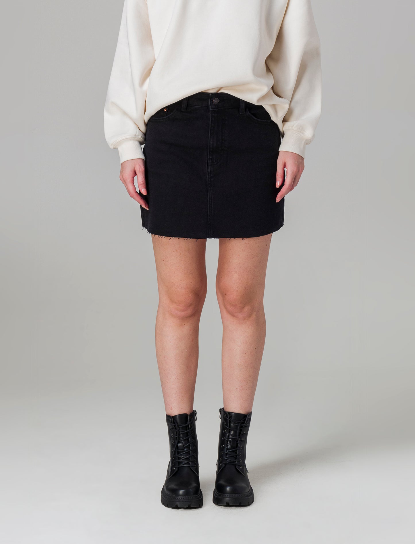 Gonna corta in denim da donna - Nero