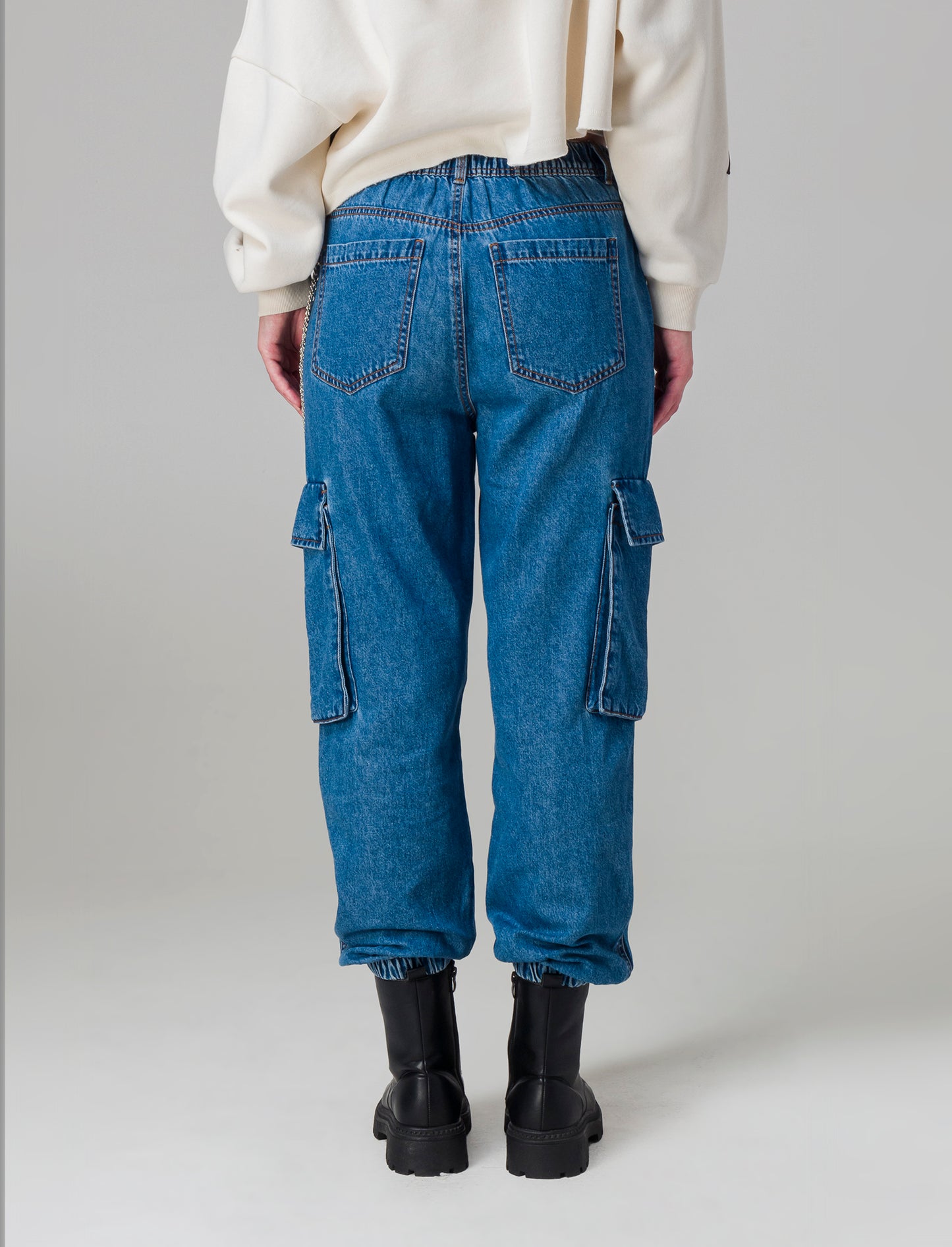 Denim jogger cargo da donna - Denim chiaro