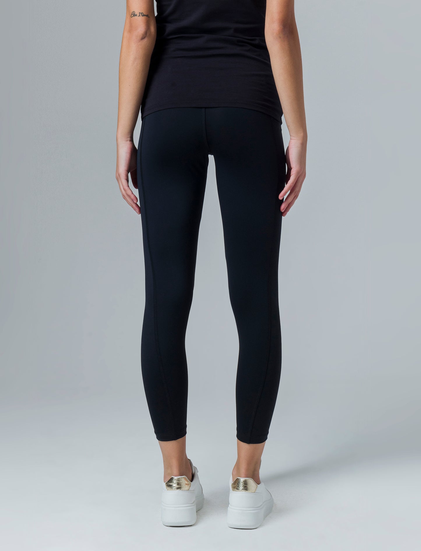 Woman's basic leggings with pocket - Black