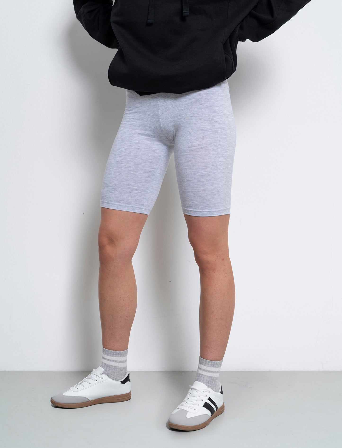 Woman's basic short leggings for everyday wear - Grey