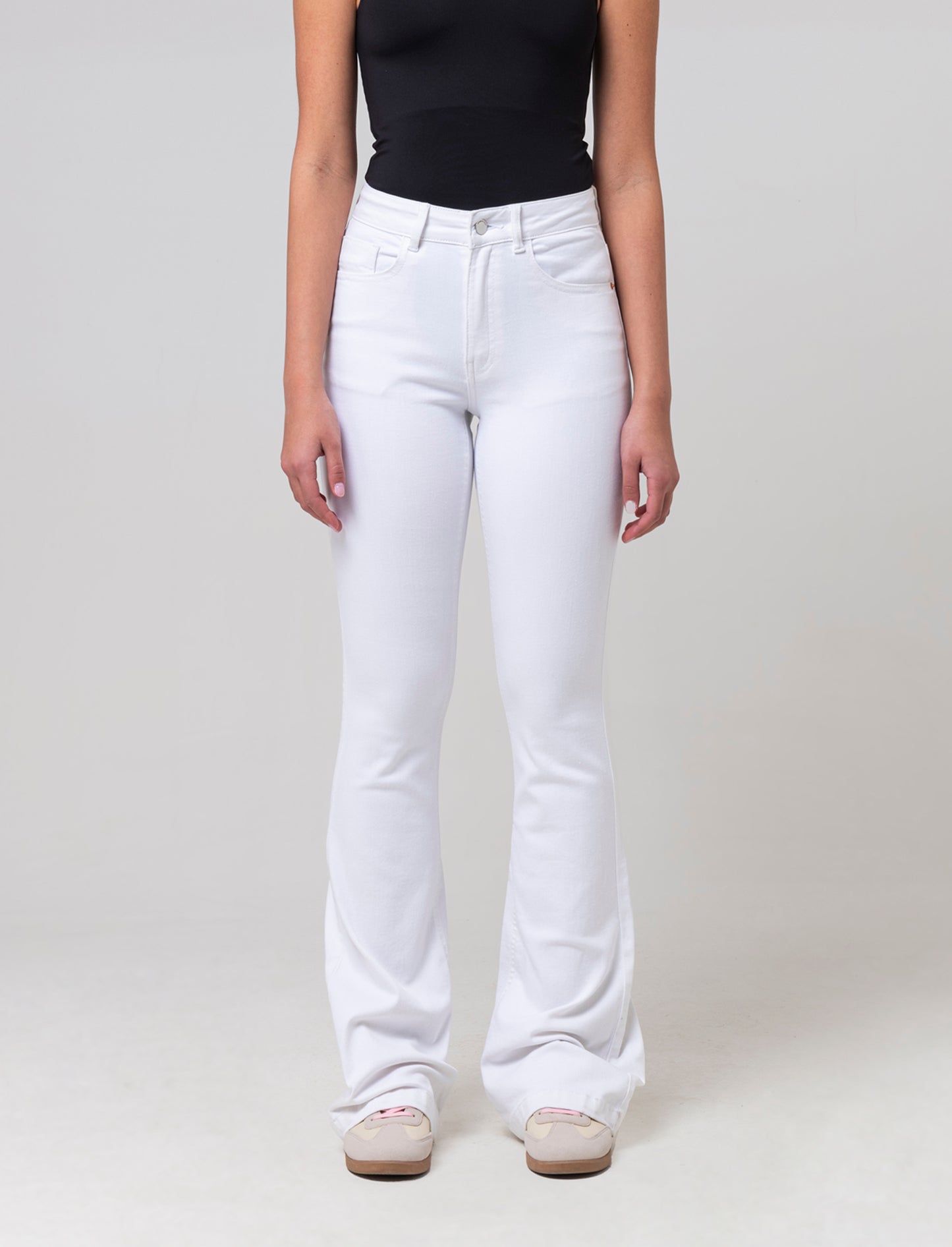 Woman's denim bootcut regular waist jeans - White