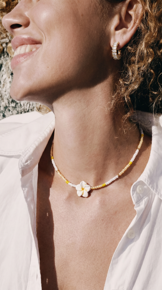 Collana con perline e fiore - Giallo