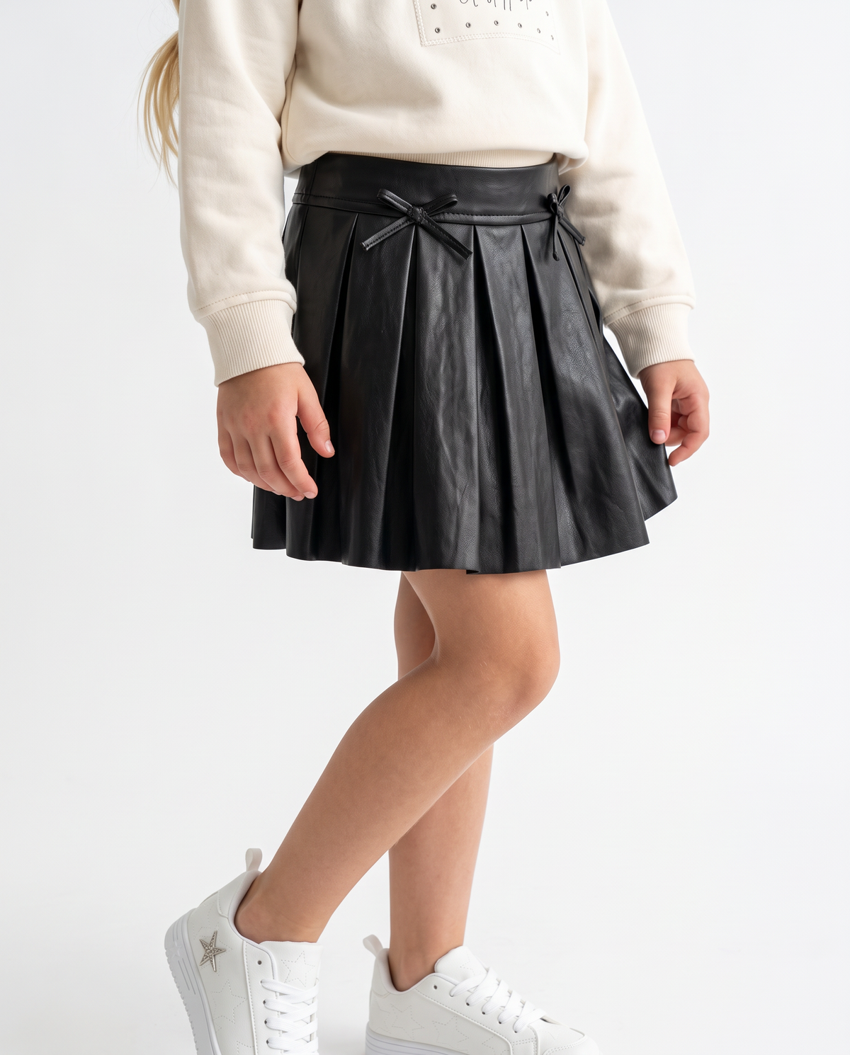 Pleated faux leather skirt with bows - Black