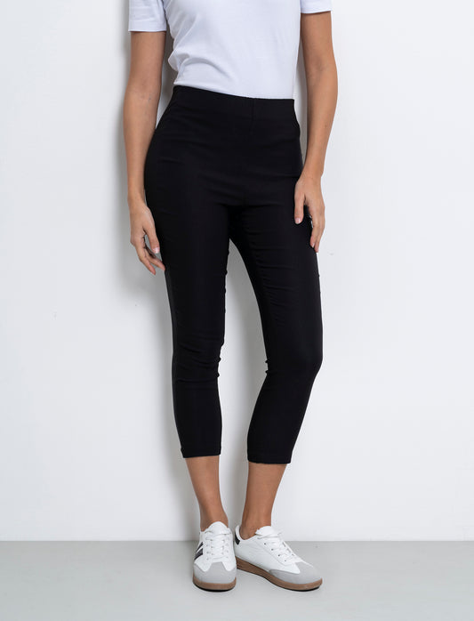 Woman's cropped pinocchio pants for stylish comfort - Black