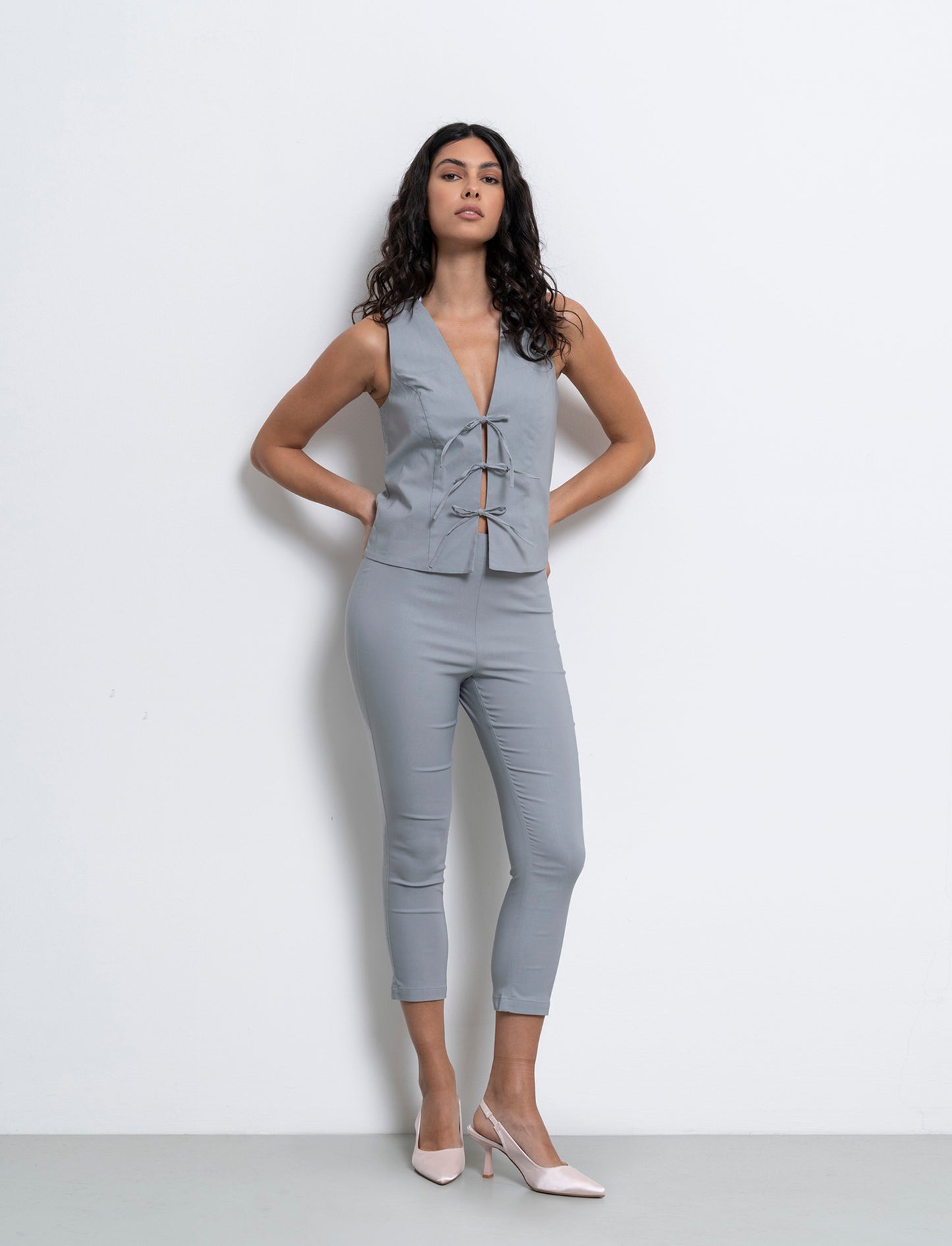 Woman's cropped pinocchio pants for stylish comfort - Grey