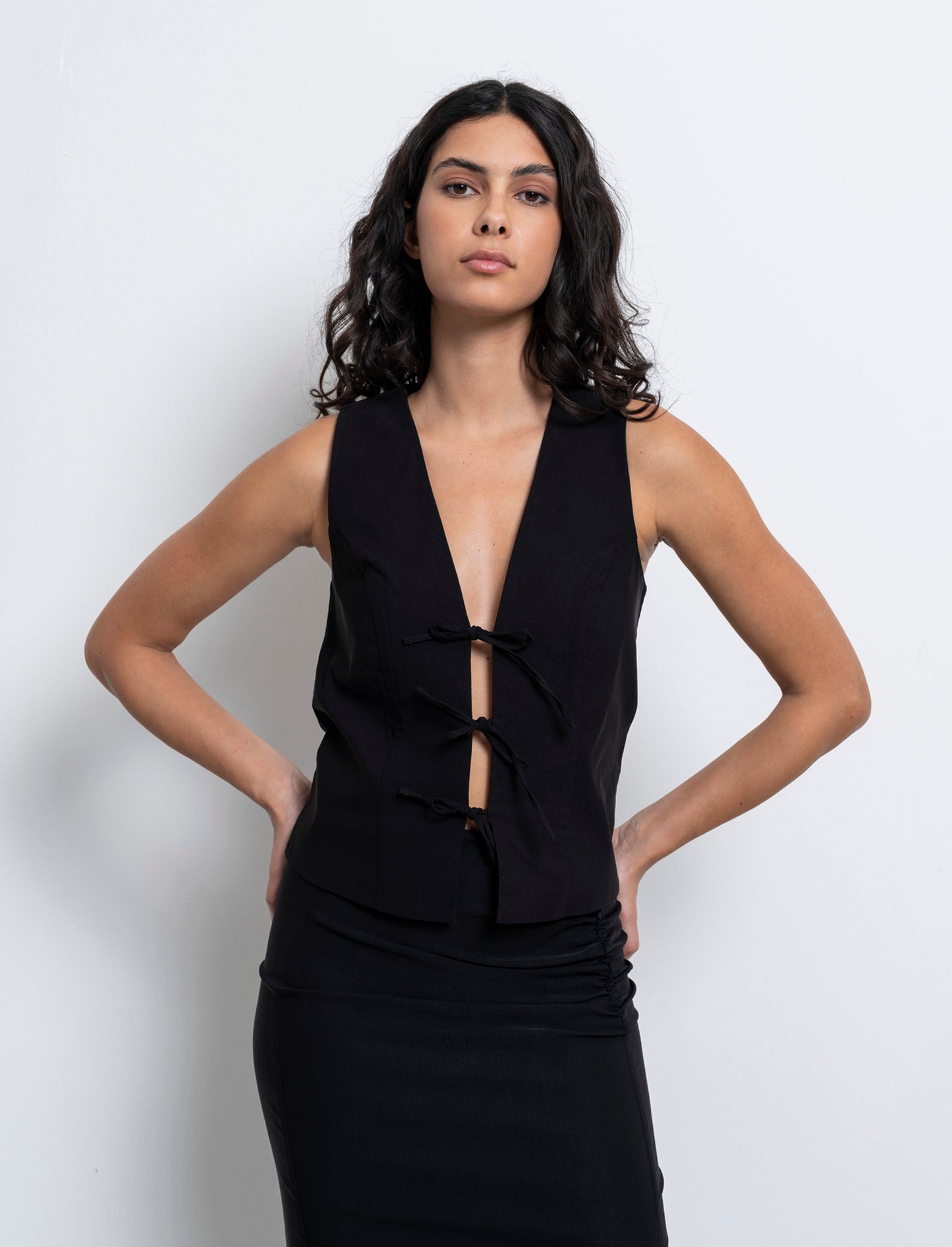 Woman's lace-up vest for stylish layering - Black