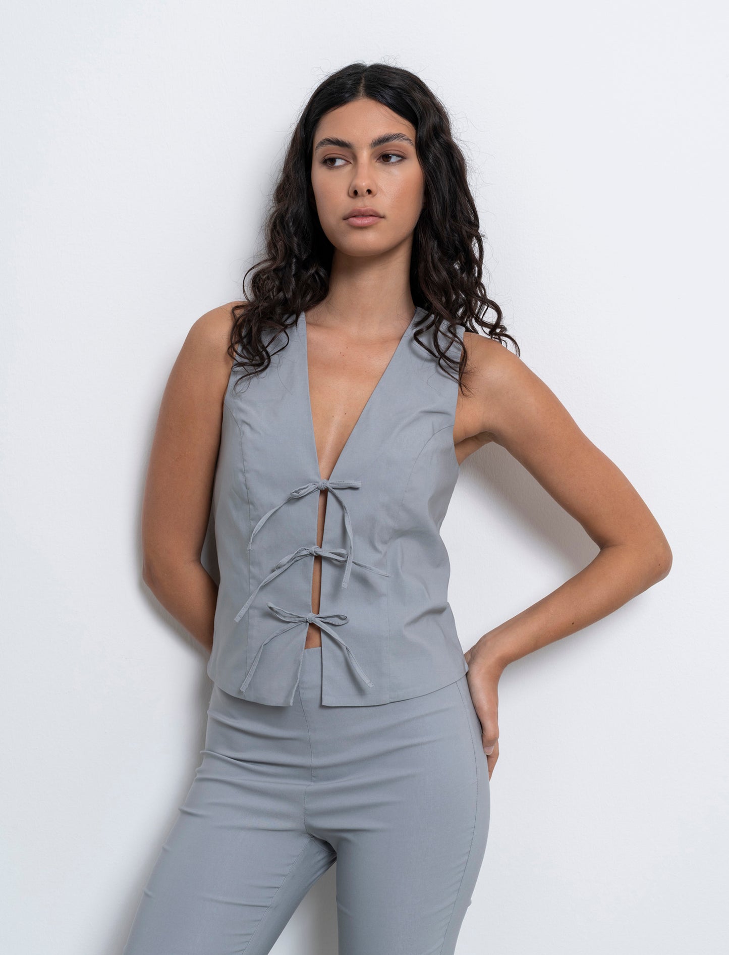 Gilet con laccetti da donna - Bianco perla