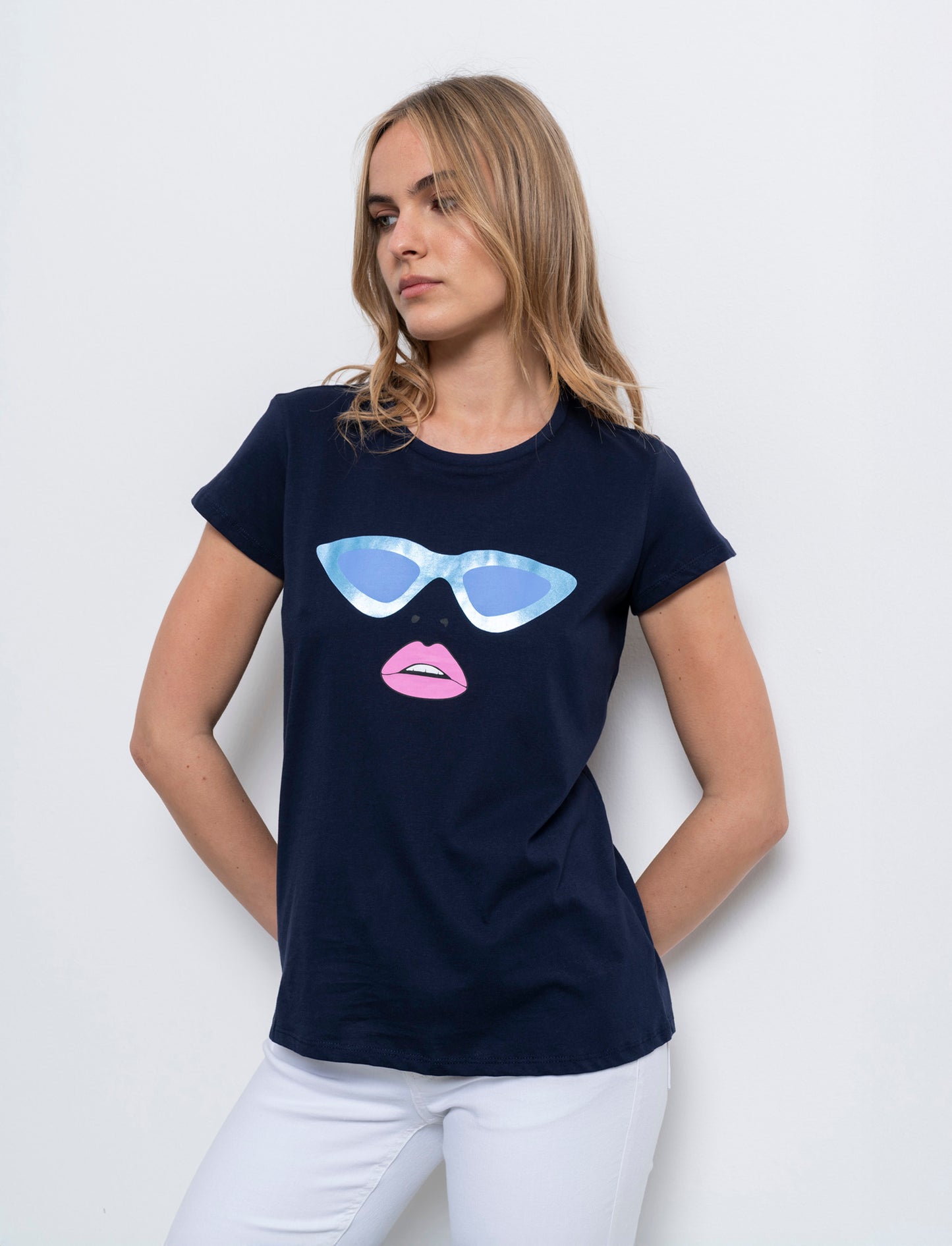 Woman's printed graphic t-shirt for casual wear - Blue