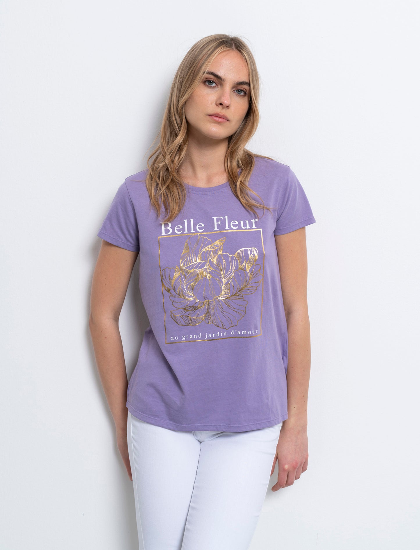 Woman's printed graphic t-shirt for casual wear - Purple