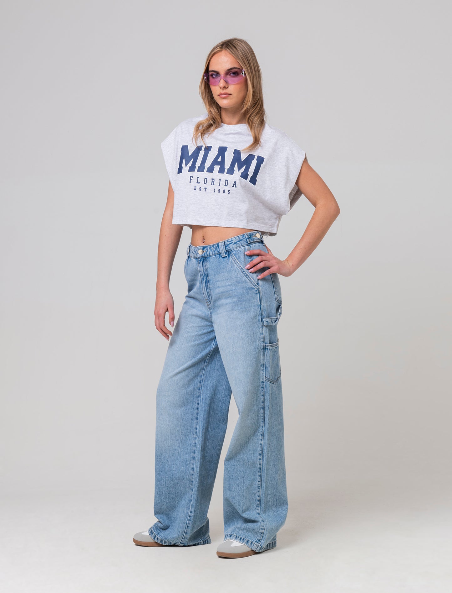 T-shirt crop con stampa da donna - var 2