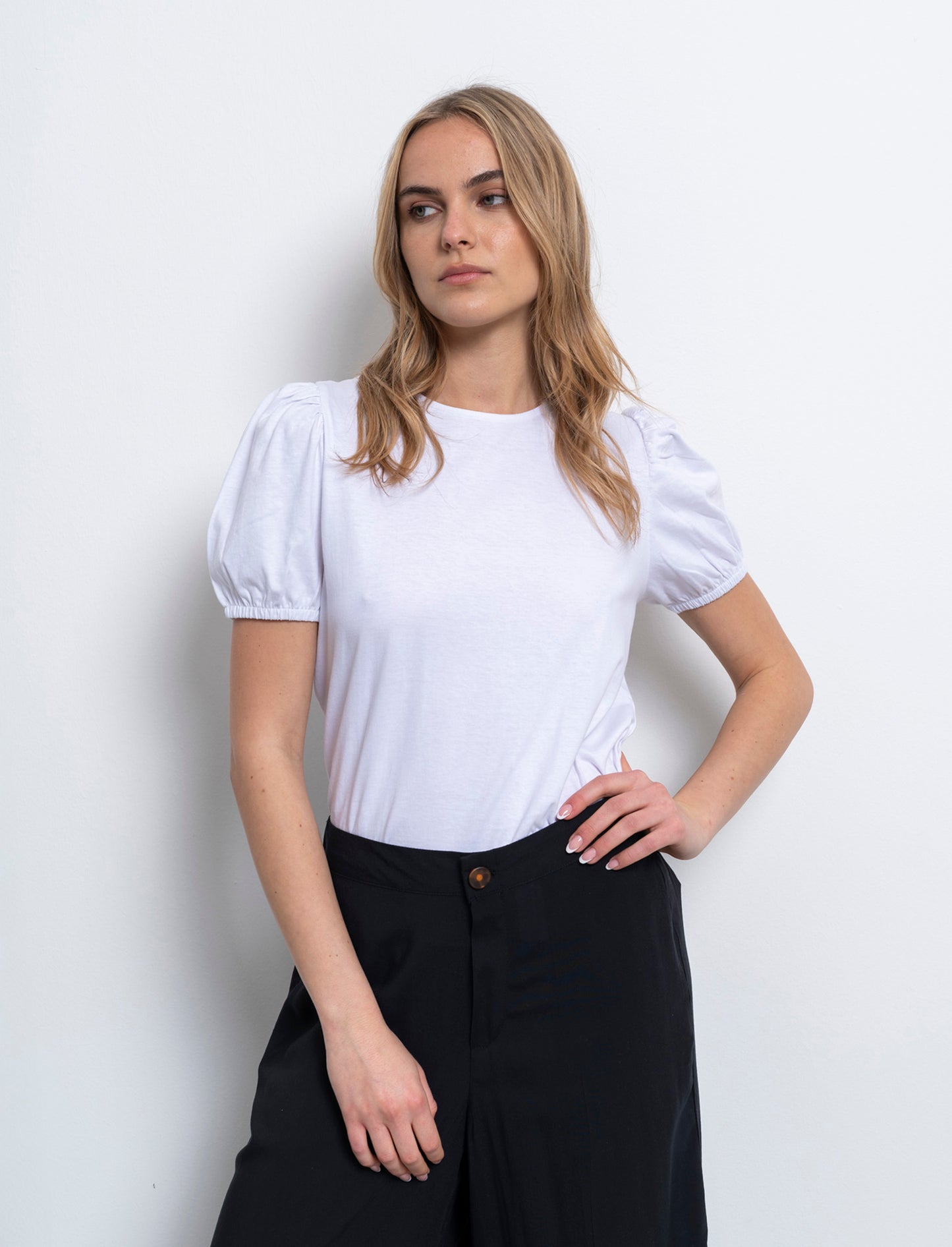 Woman's puff sleeve t-shirt for stylish look - White