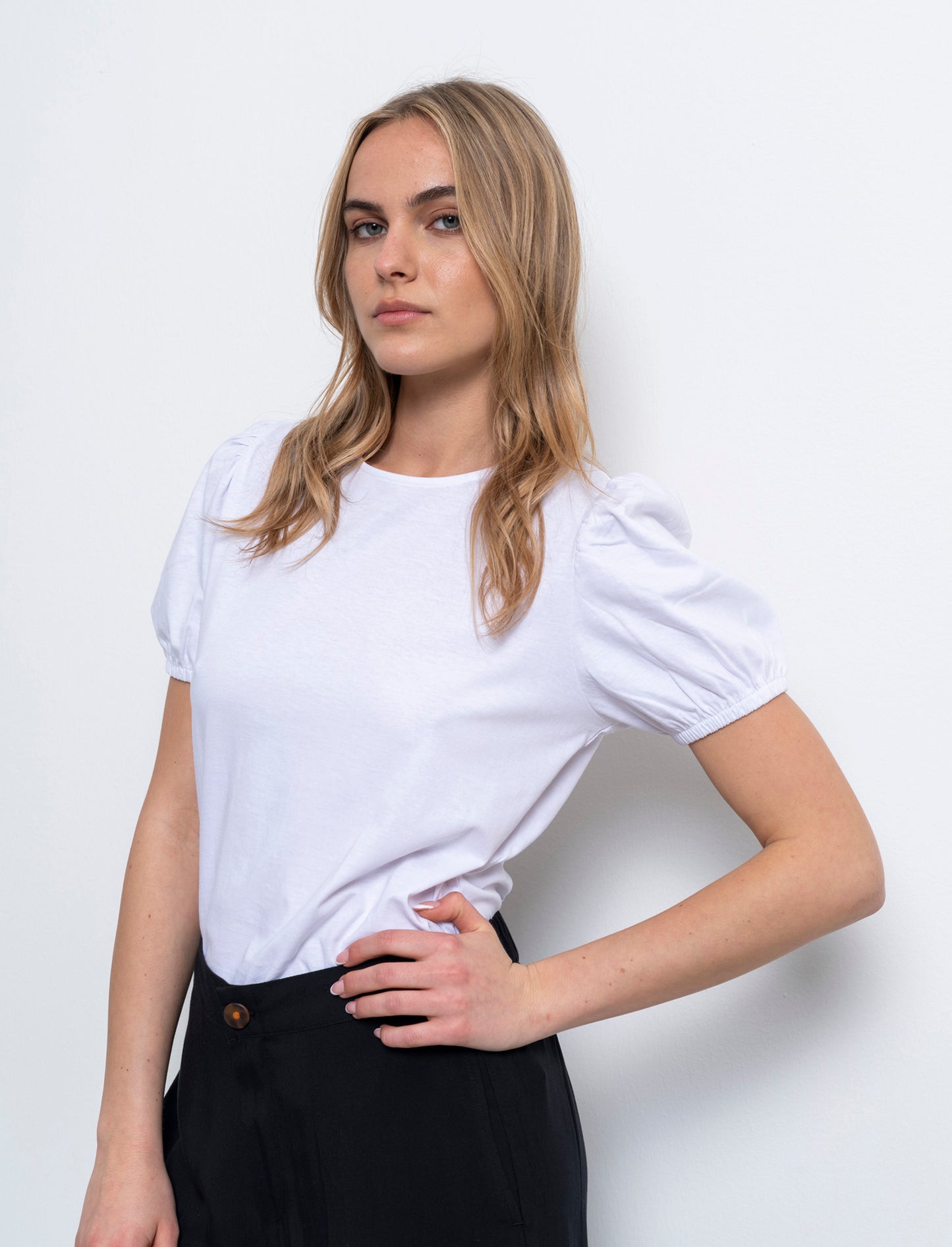 Woman's puff sleeve t-shirt for stylish look - White