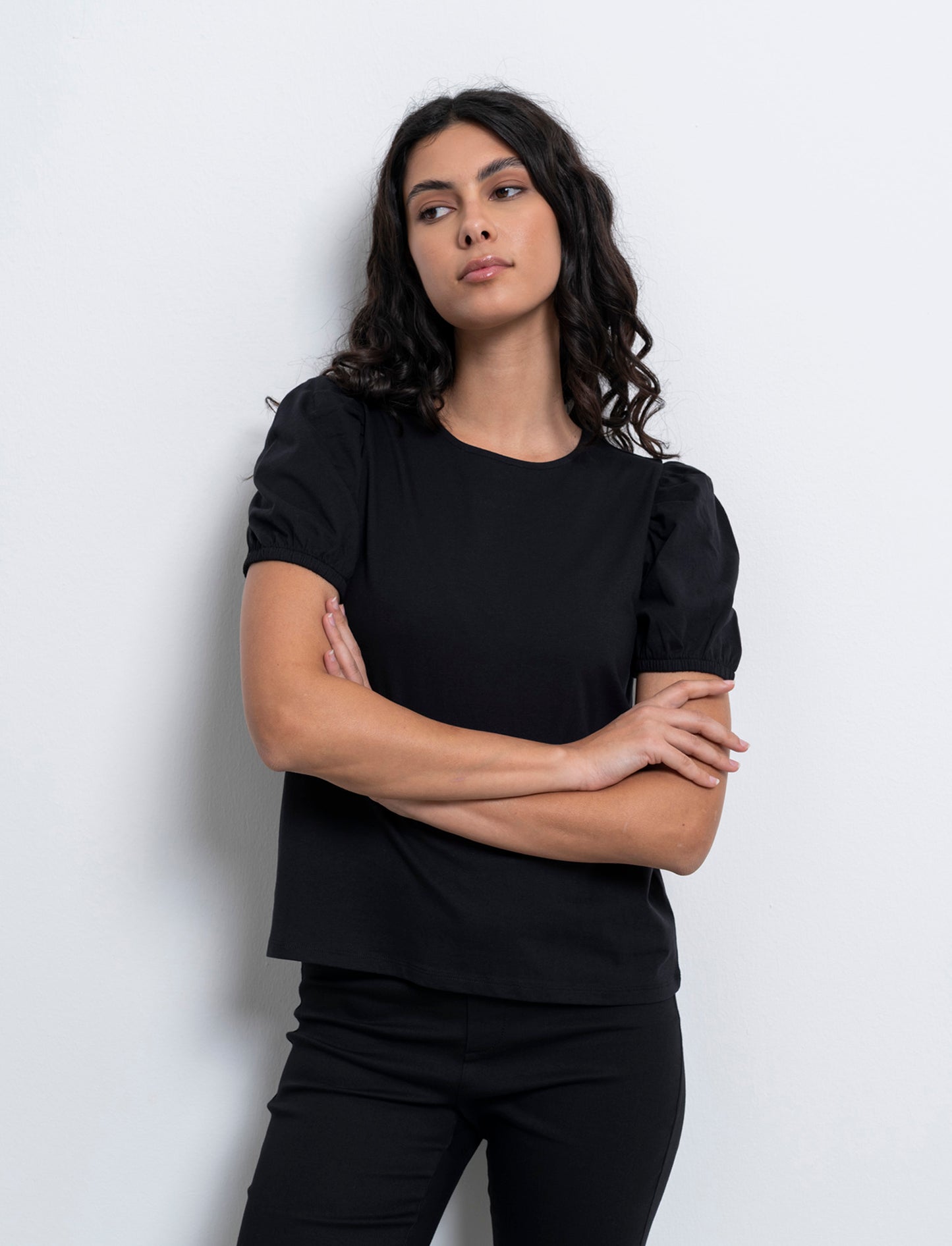 Woman's puff sleeve t-shirt for stylish look - Black