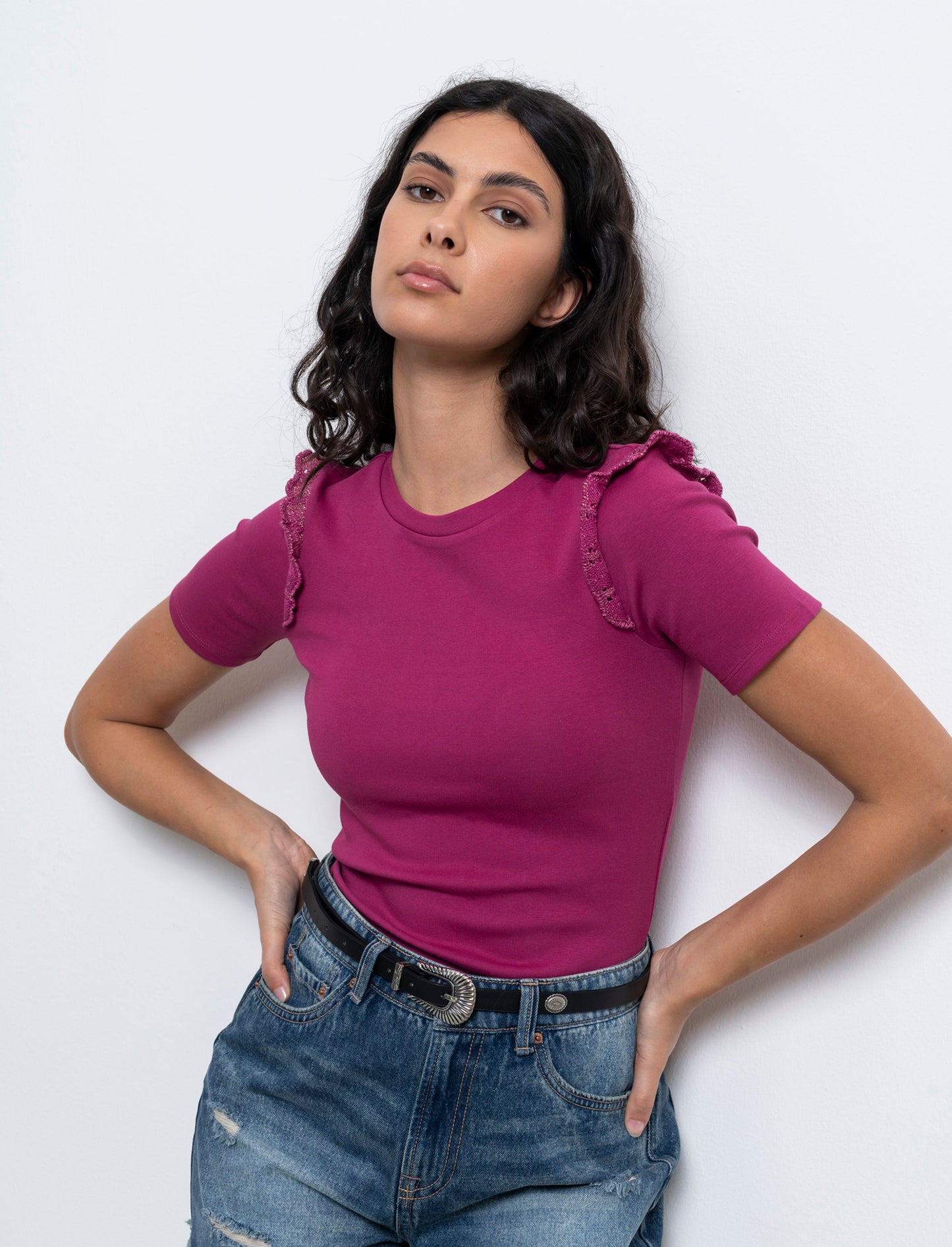 T-shirt con volant da donna - Rosso india