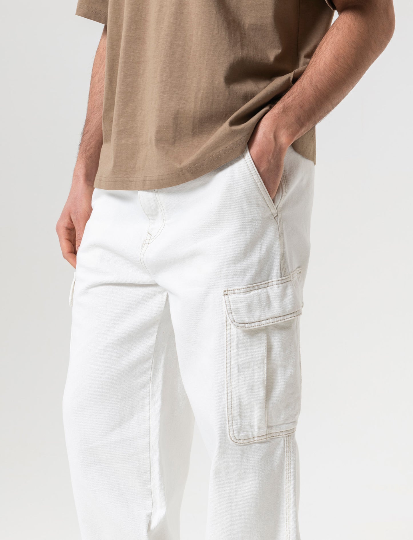 Man's wide leg cargo jeans - Beige