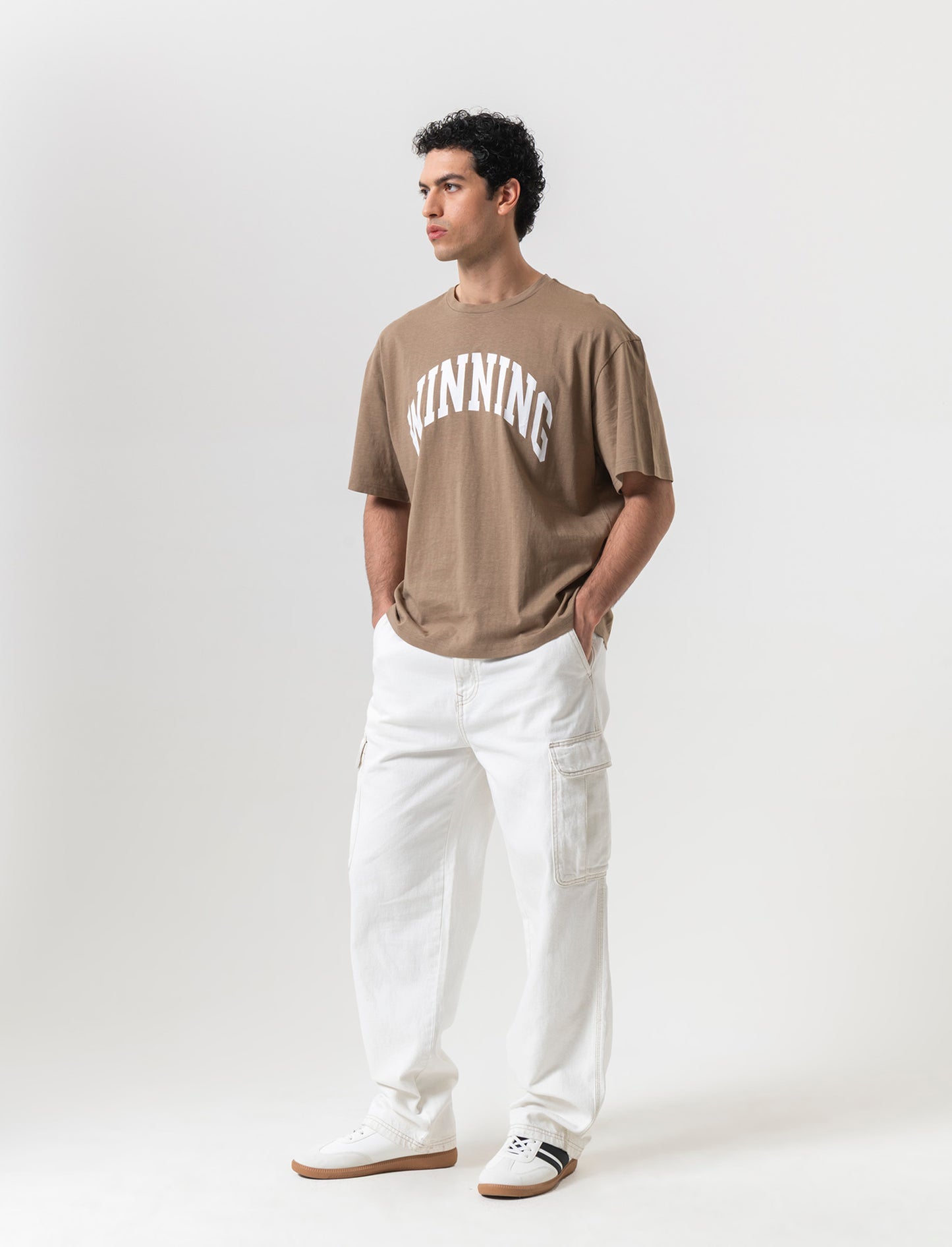Man's wide leg cargo jeans - Beige