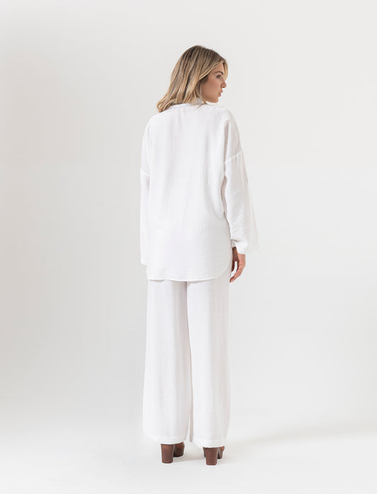 Woman's drawstring pants for comfort and style - White
