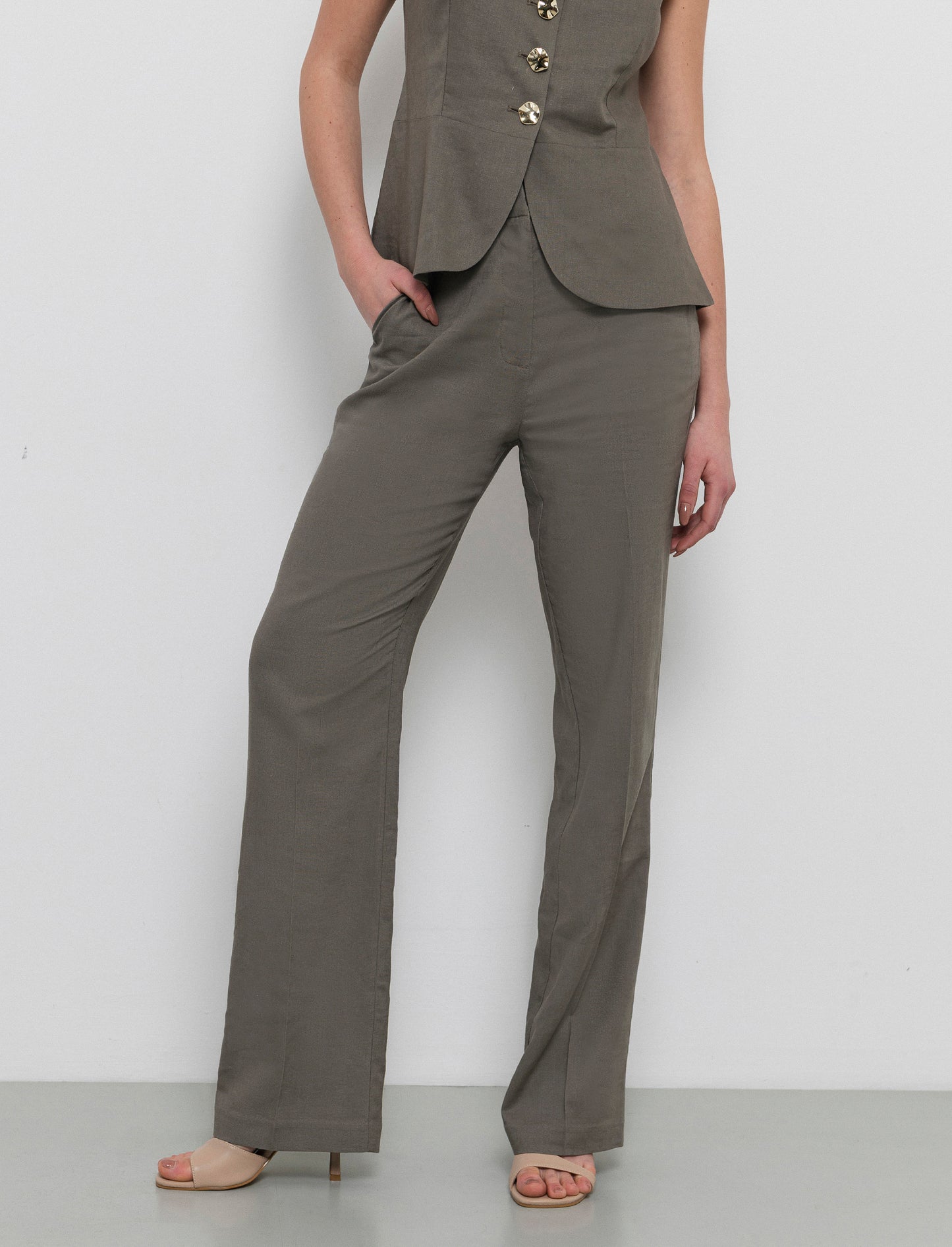 Woman's straight leg trousers for every occasion - Green