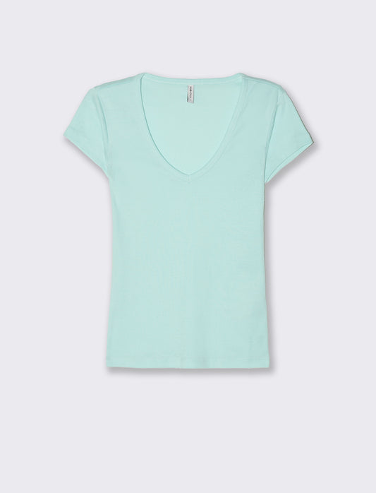 Woman's basic t-shirt for everyday wear - White