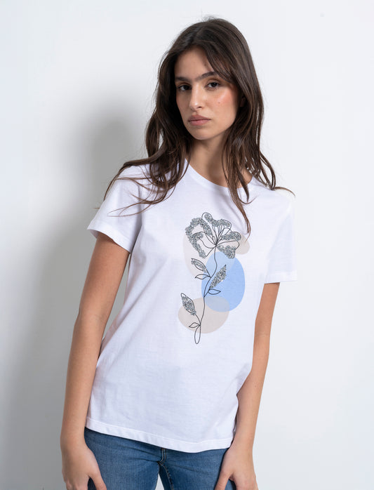 Woman's printed graphic t-shirt for casual wear - 