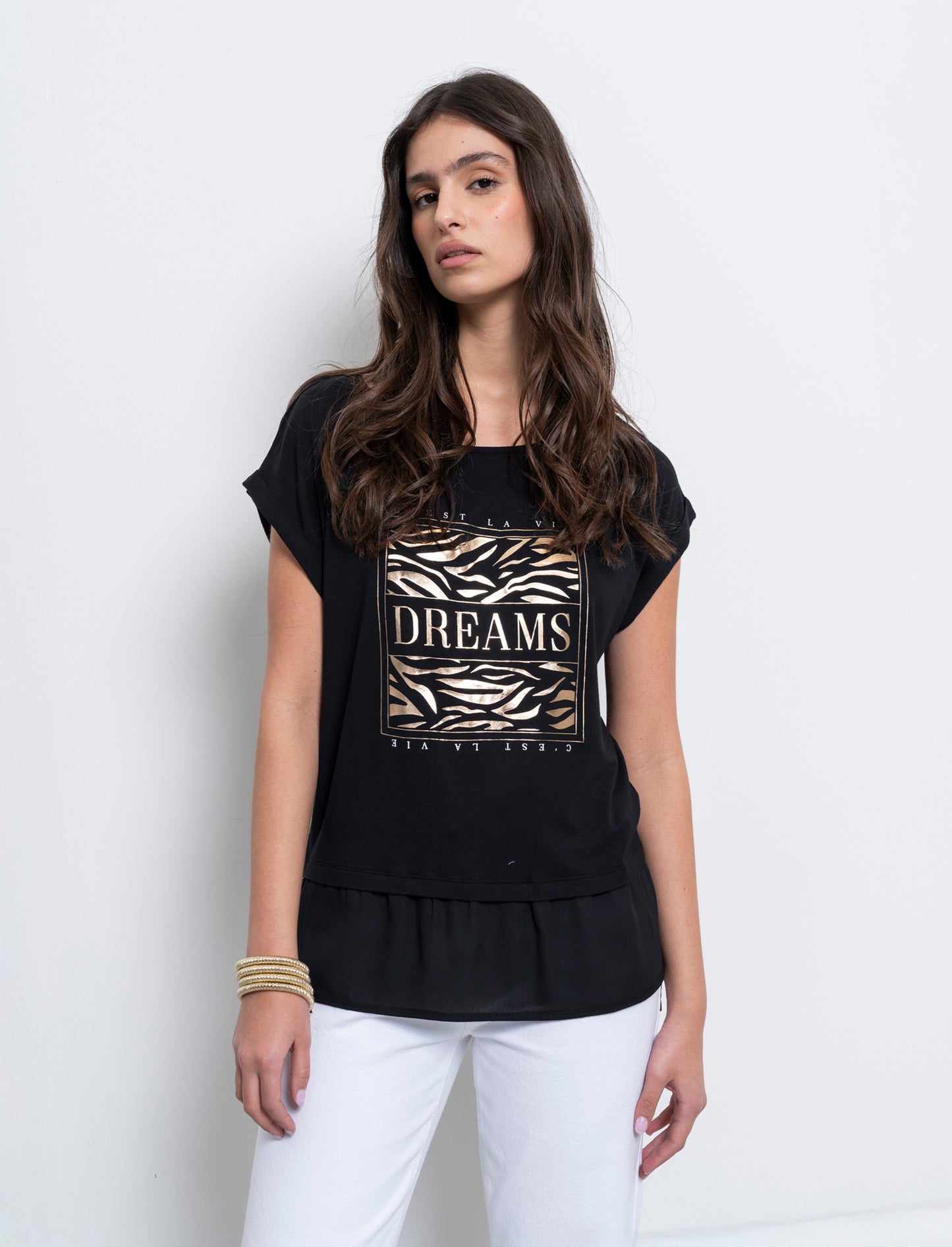 Woman's printed graphic t-shirt for casual wear - 
