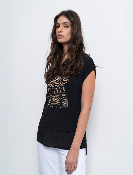 Woman's printed graphic t-shirt for casual wear - 
