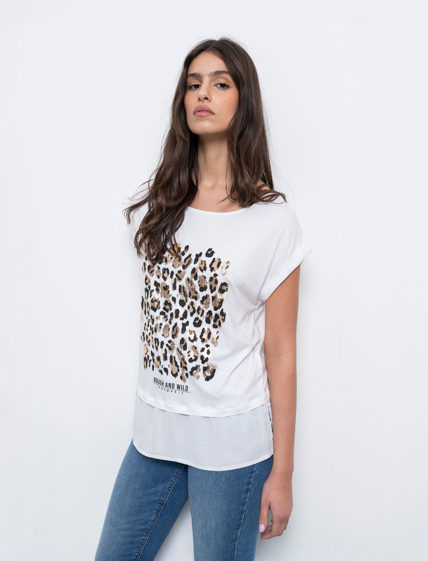 Woman's printed graphic t-shirt for casual wear - White