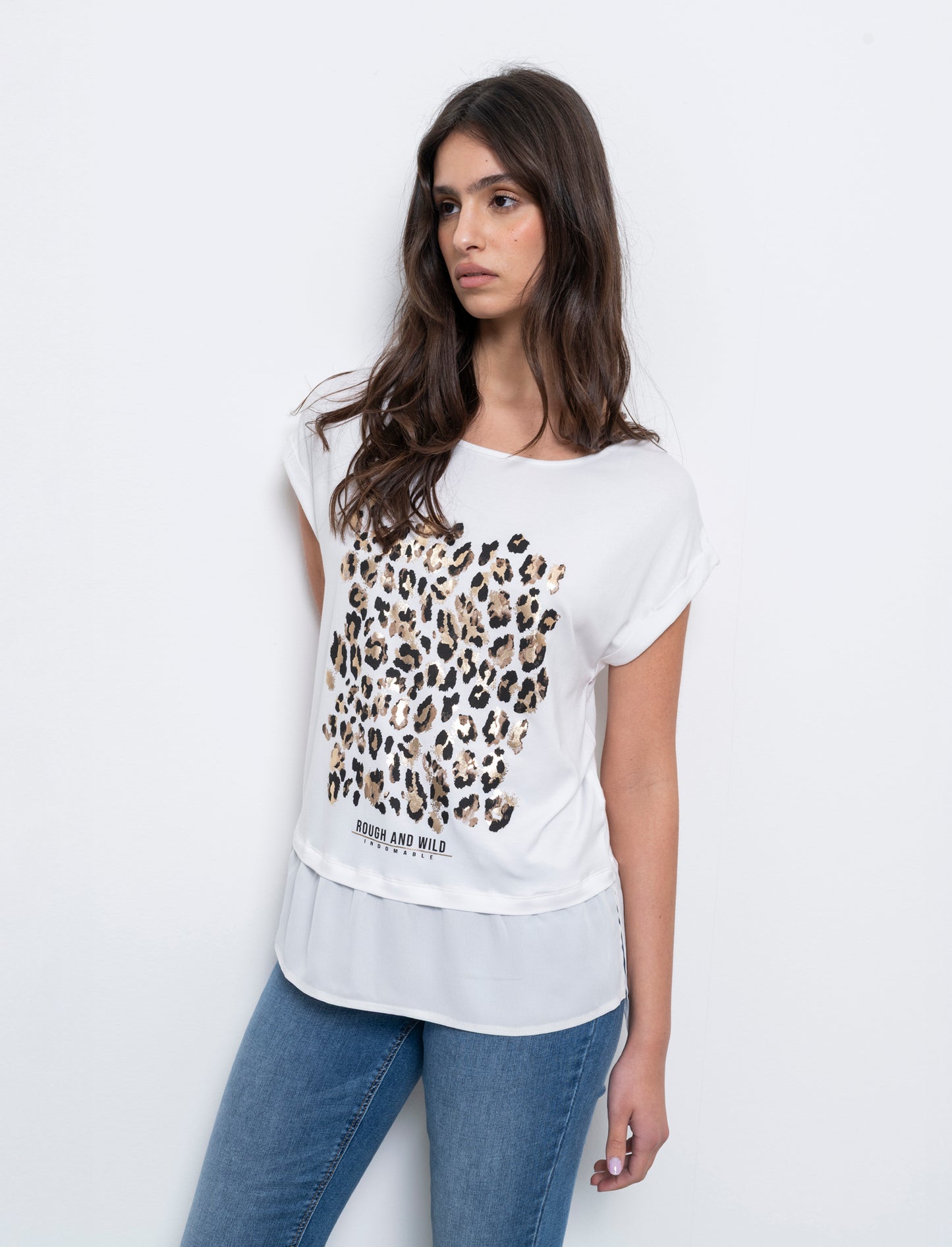 Woman's printed graphic t-shirt for casual wear - White