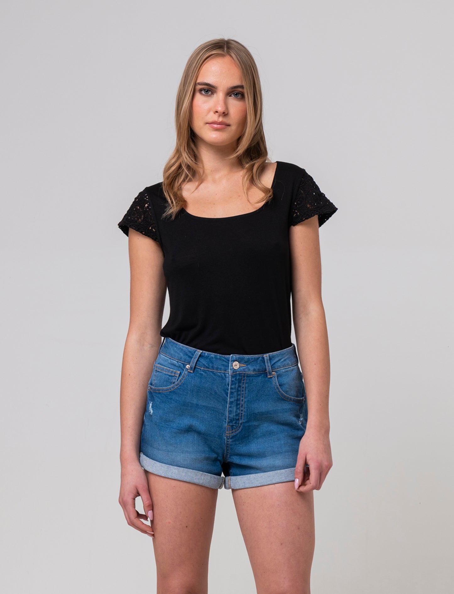 T-shirt con manica in pizzo da donna - Nero