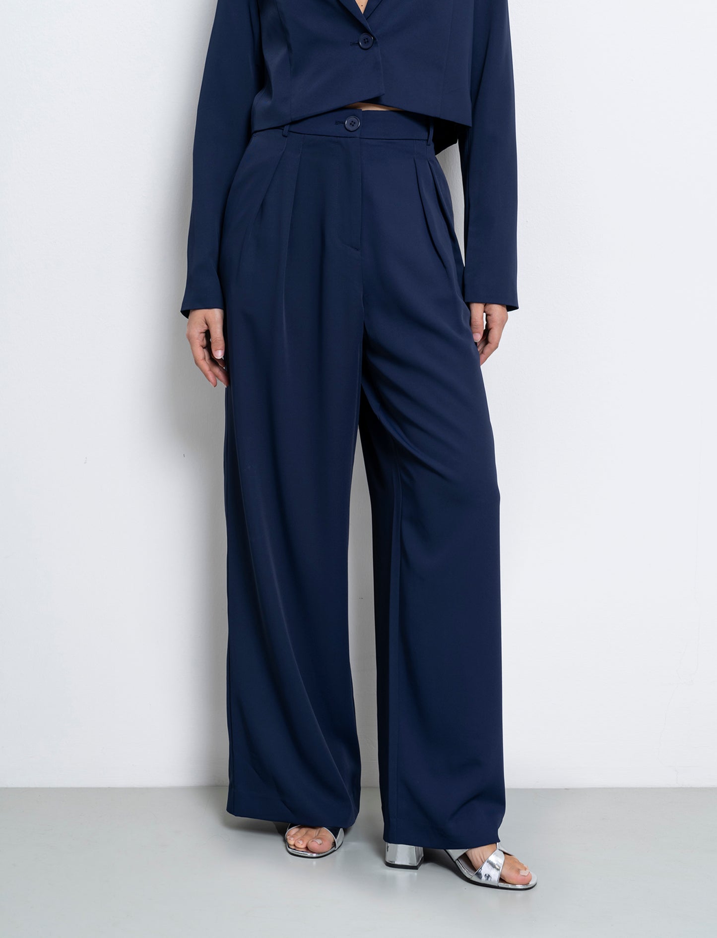 Woman's straight leg trousers for every occasion - Blue