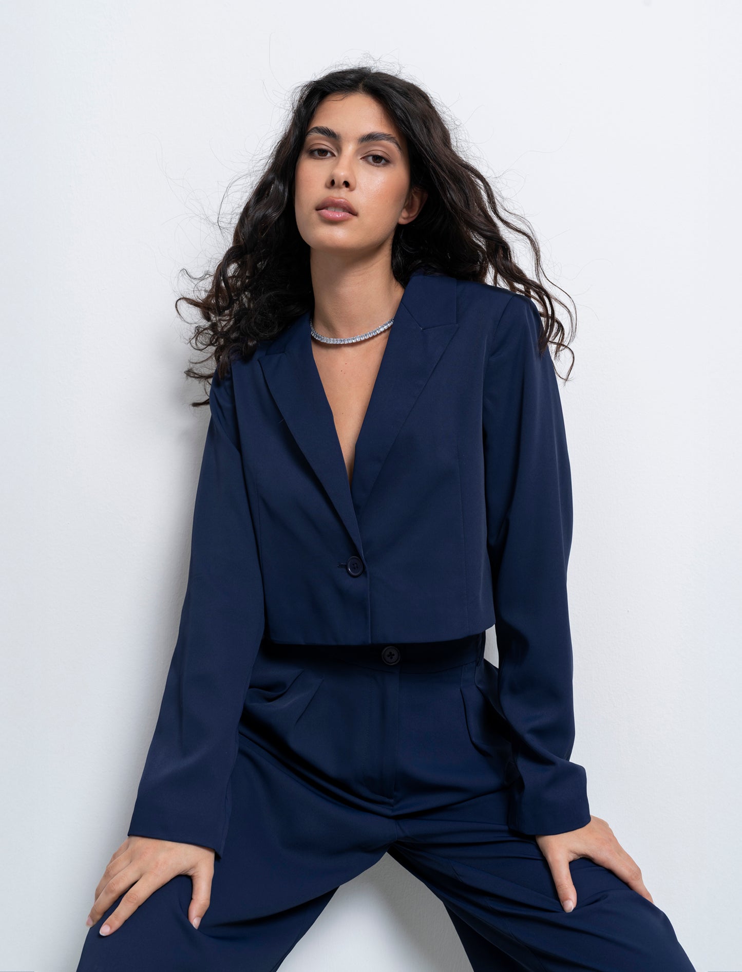 Woman's stylish crop blazer for modern looks - Blue