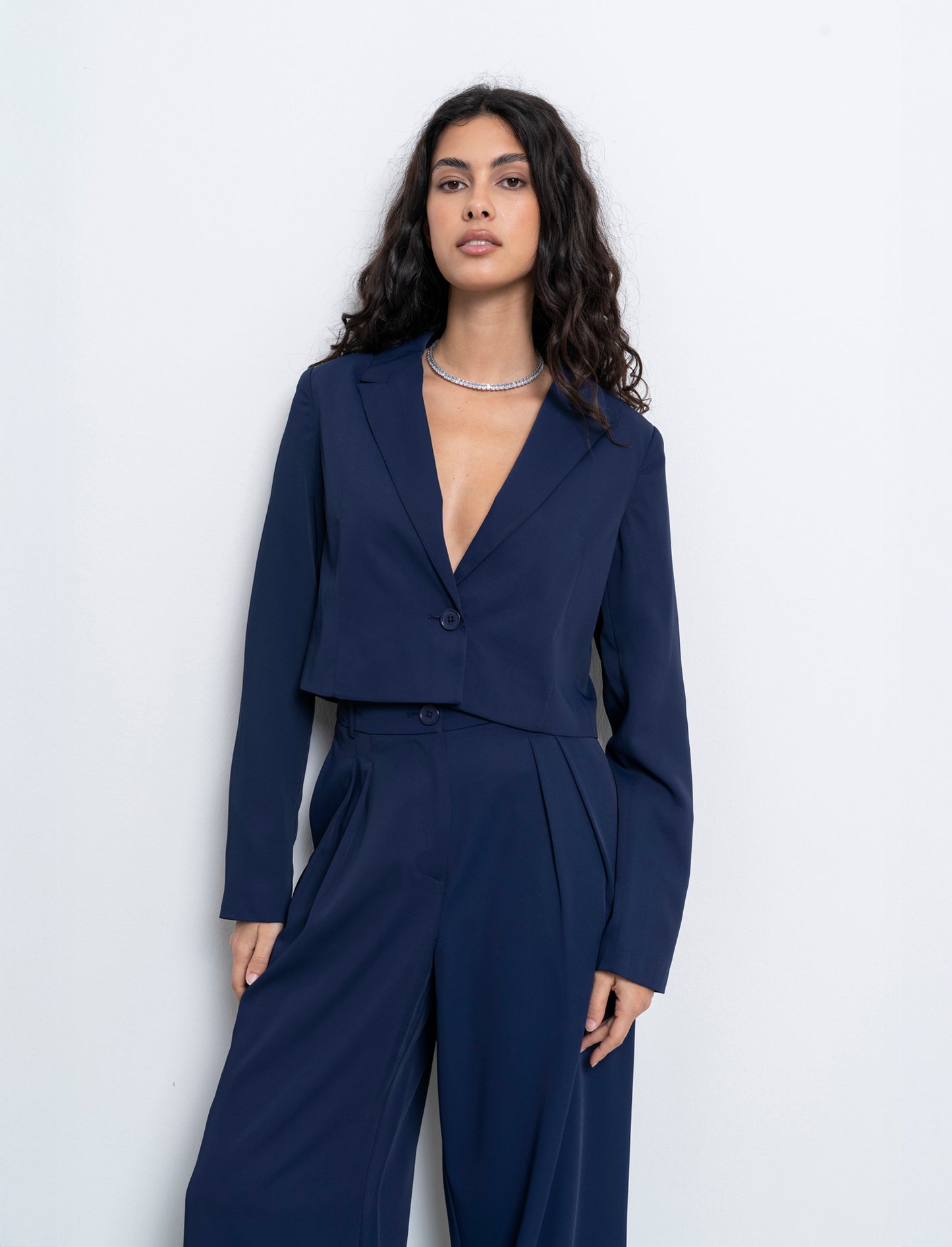 Woman's stylish crop blazer for modern looks - Blue