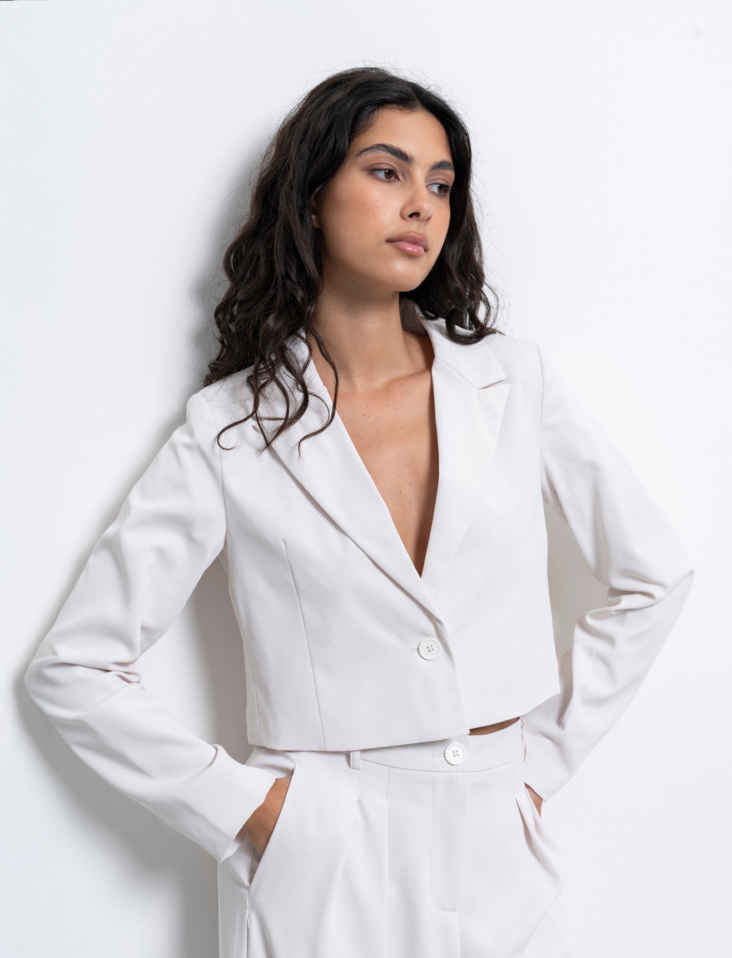 Woman's stylish crop blazer for modern looks - White