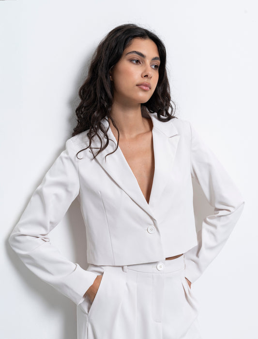 Woman's stylish crop blazer for modern looks - White